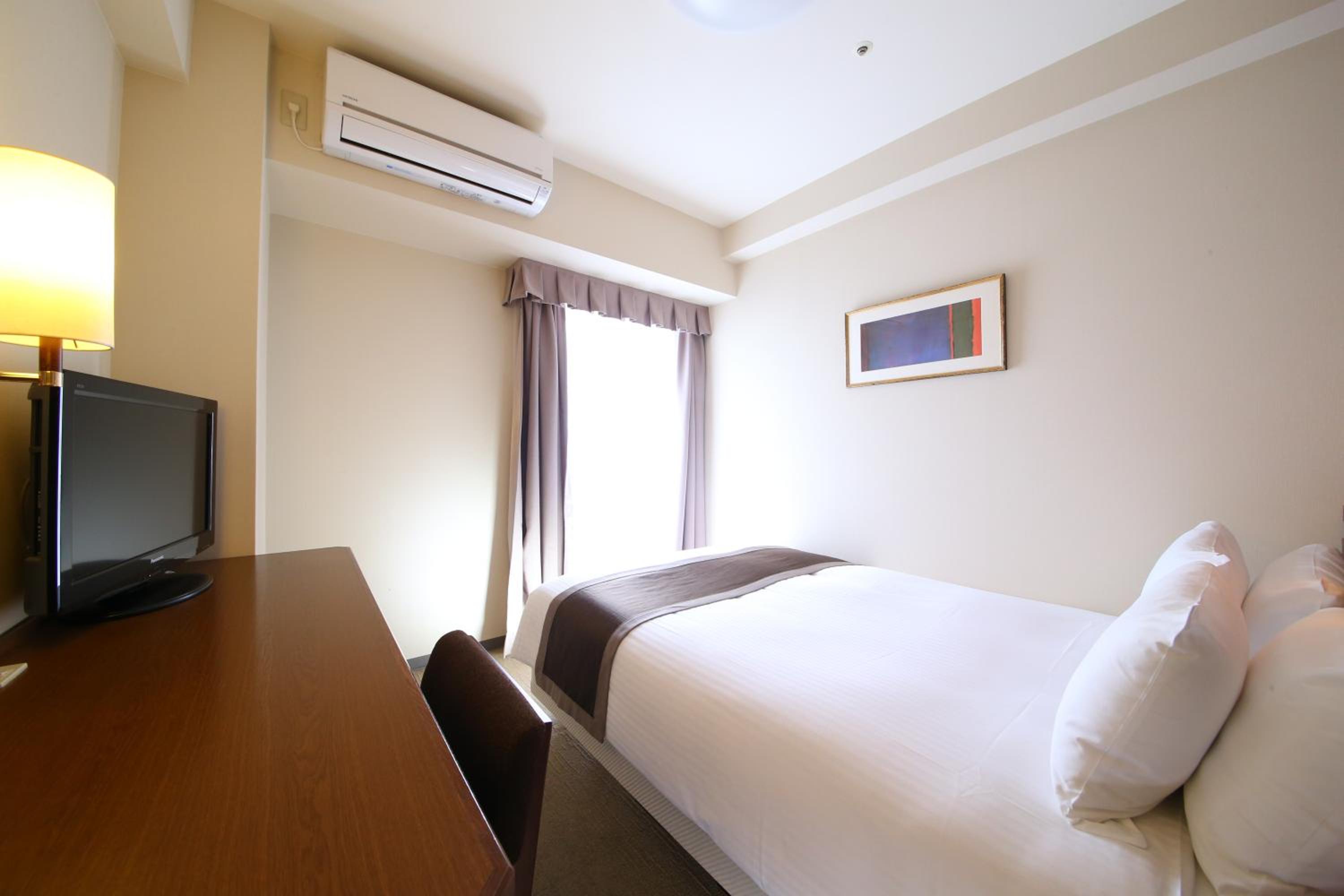 Double Room with Small Double Bed - Non-Smoking photo 2