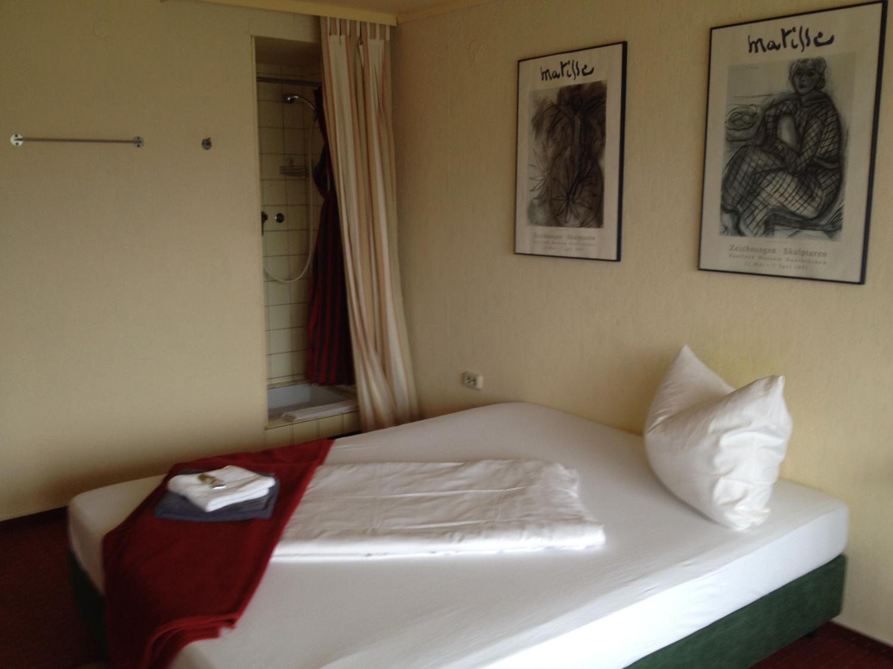 Budget Double Room photo 3