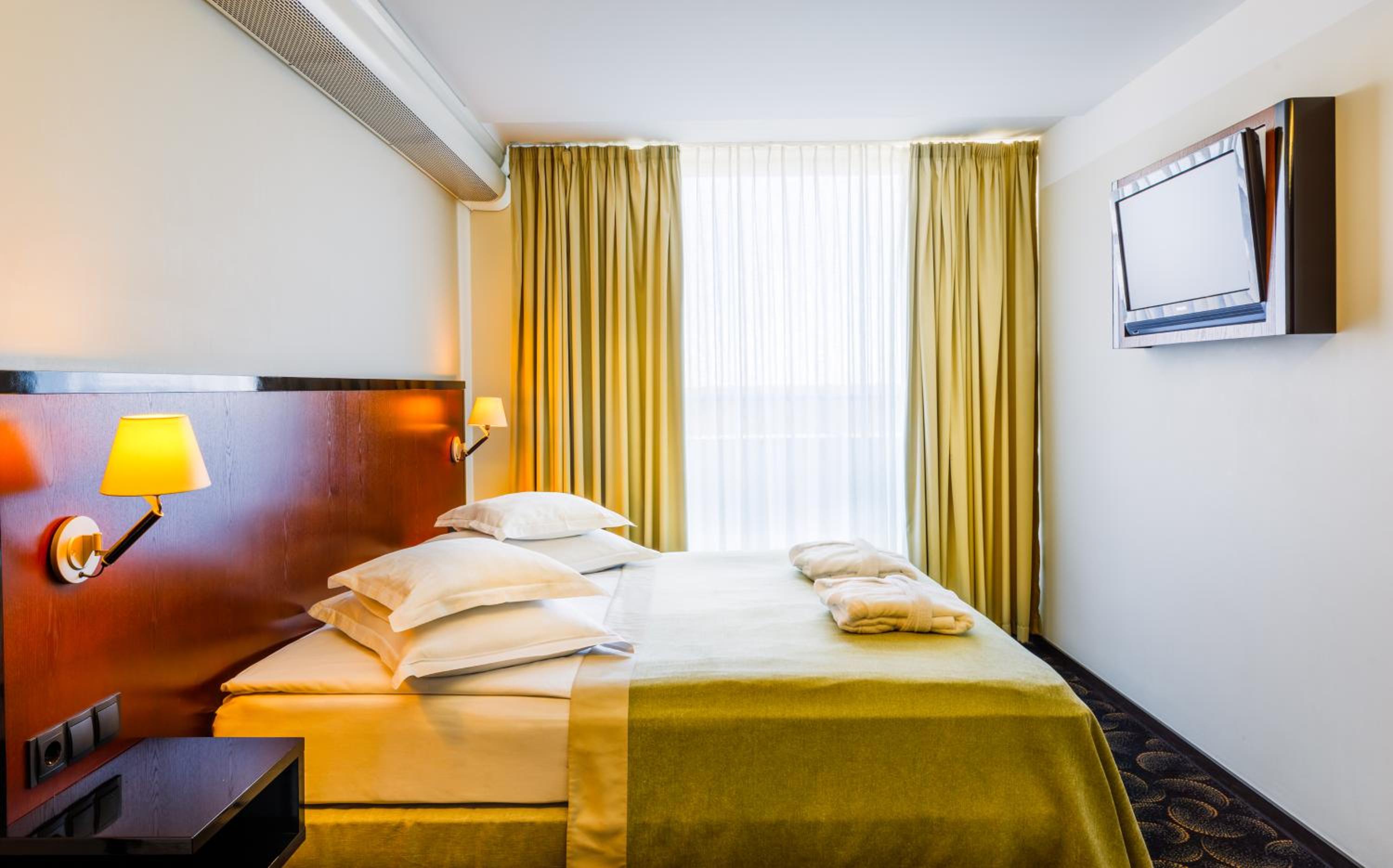 Single Room with Spa Access