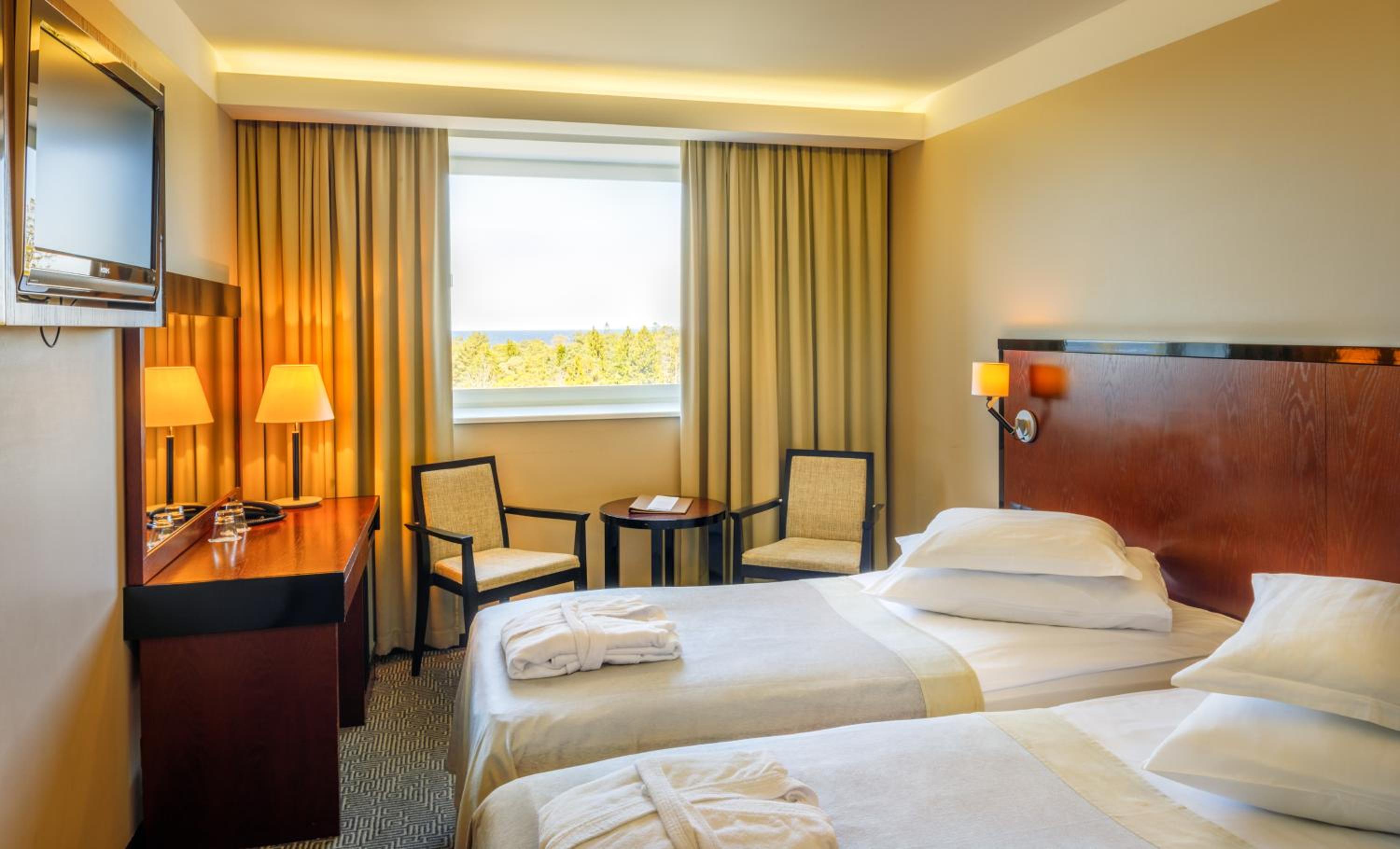Double Room with Spa Access - Photo 3