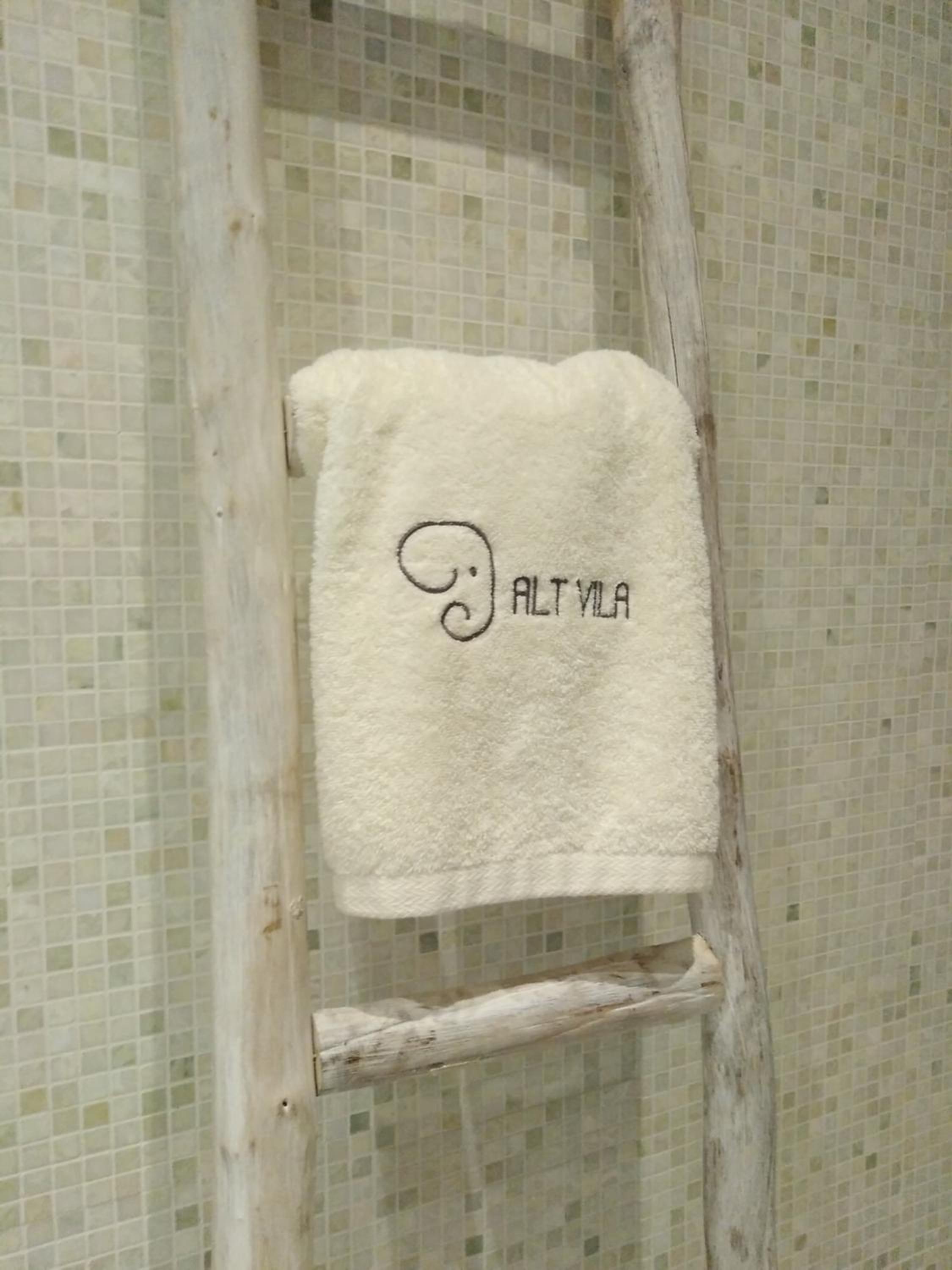Deluxe Room (2 Adults + 1 Child) photo 2