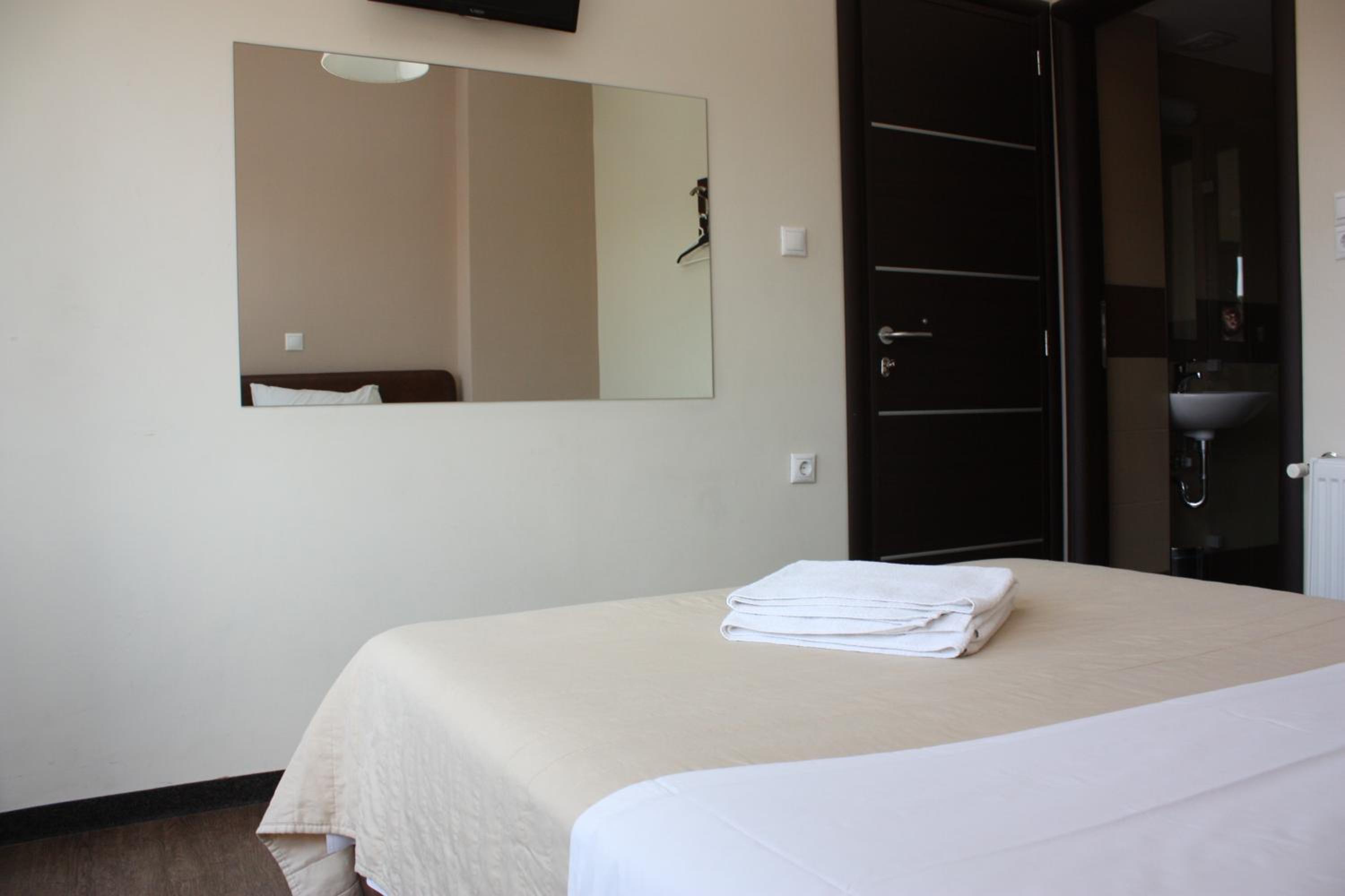 Double Room with Bathroom and Balcony photo 3