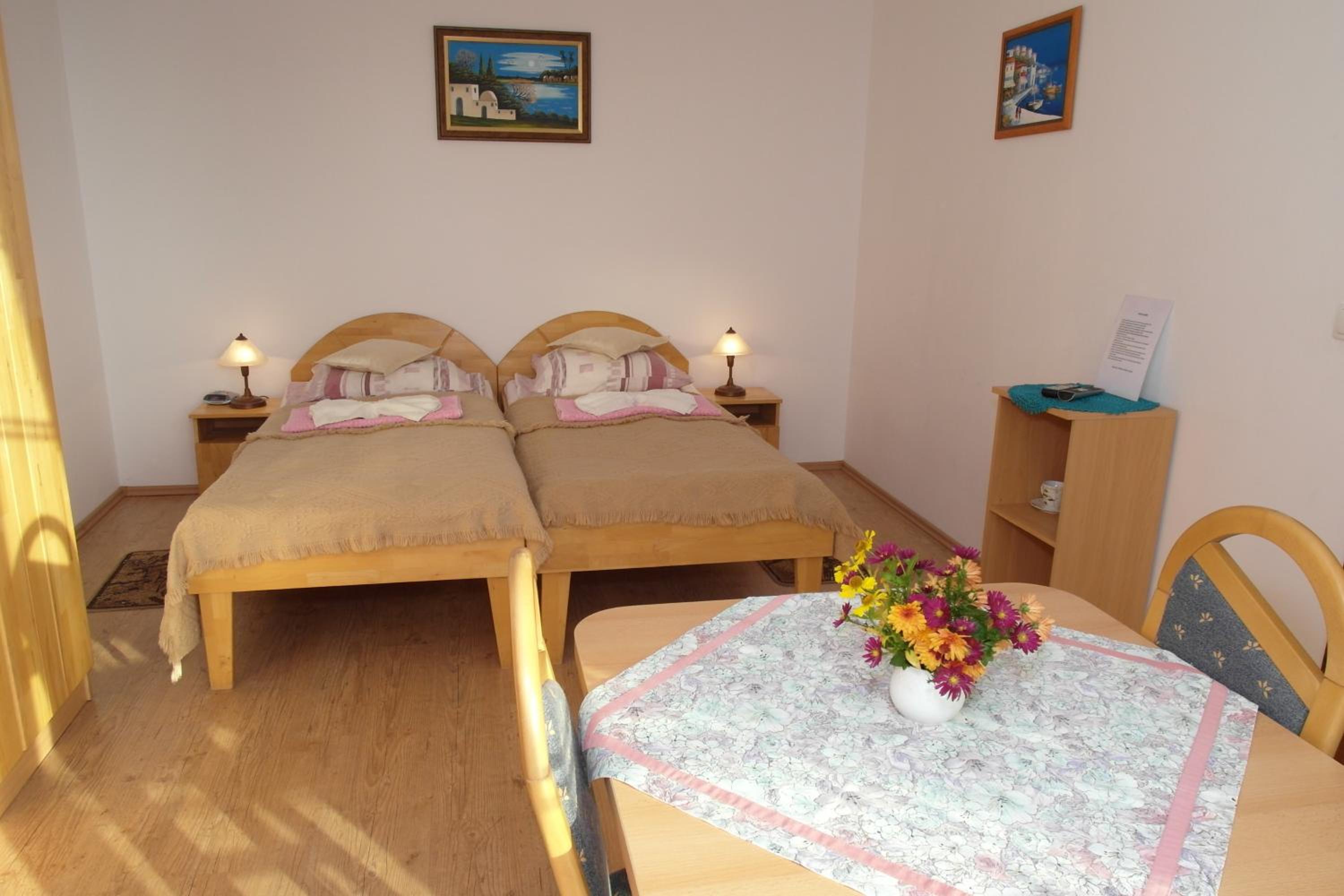 Twin Room - Disability Access - Photo 1