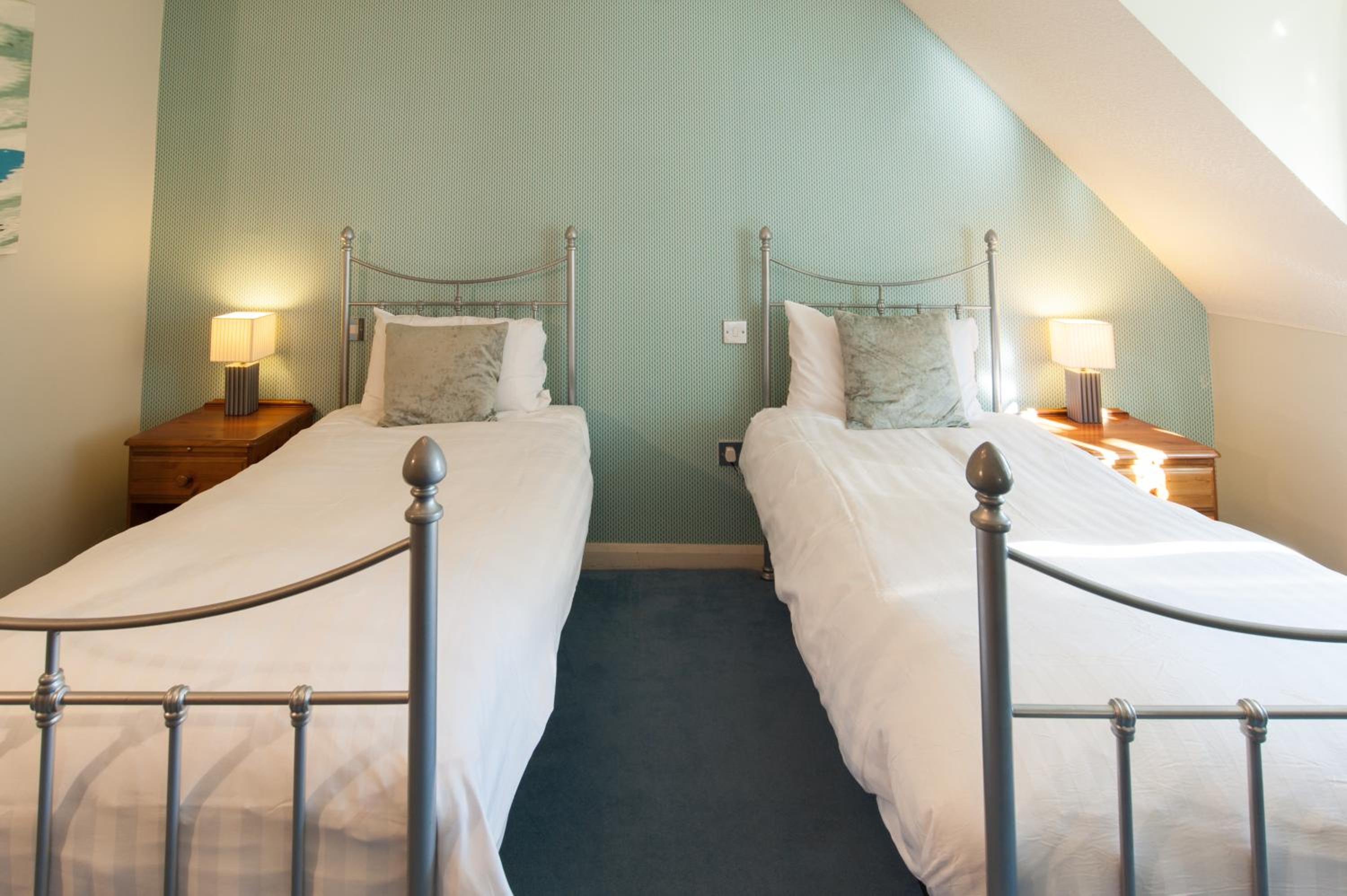 Standard Twin Room - Photo 1