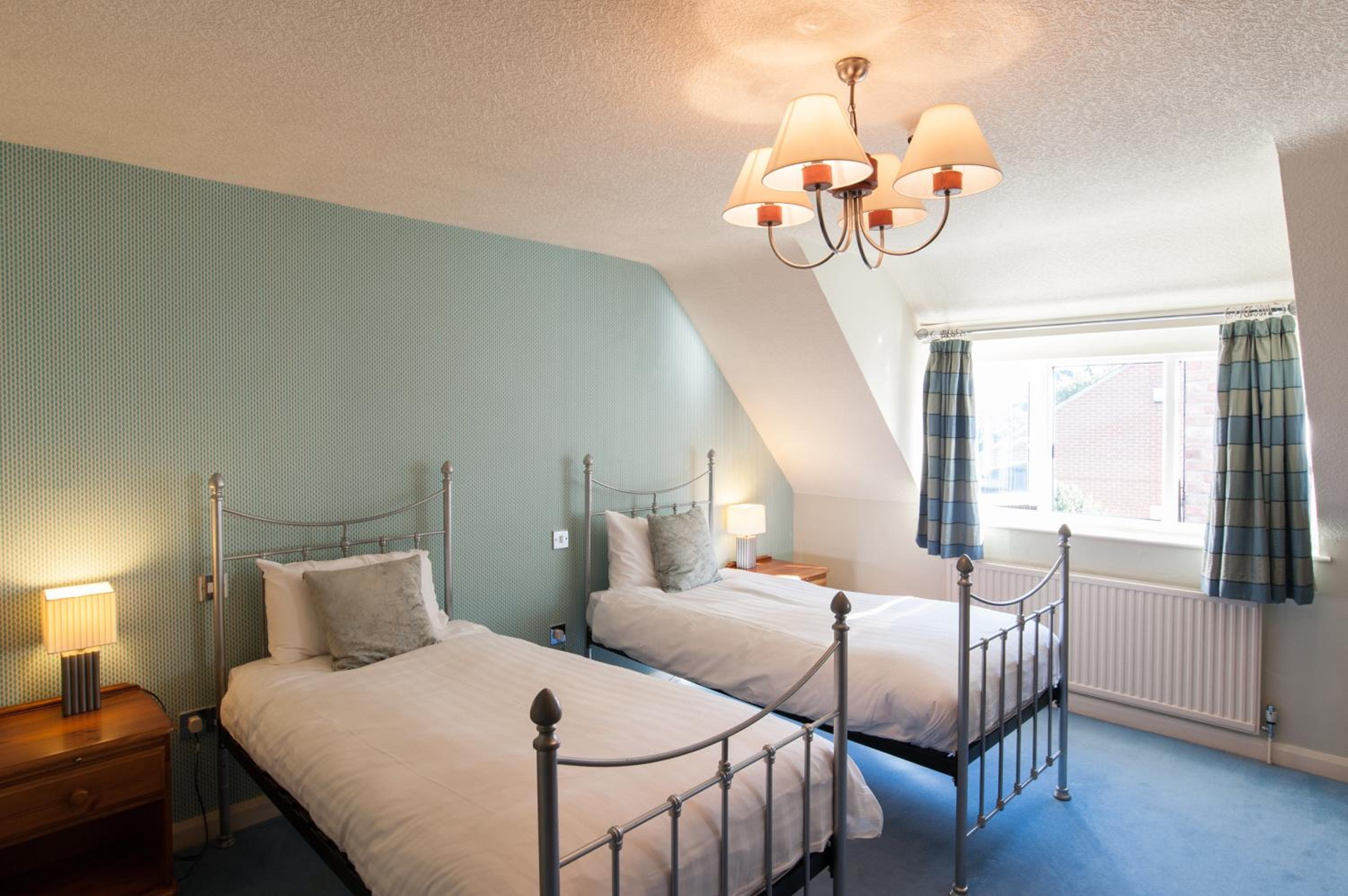 Standard Twin Room - Photo 2