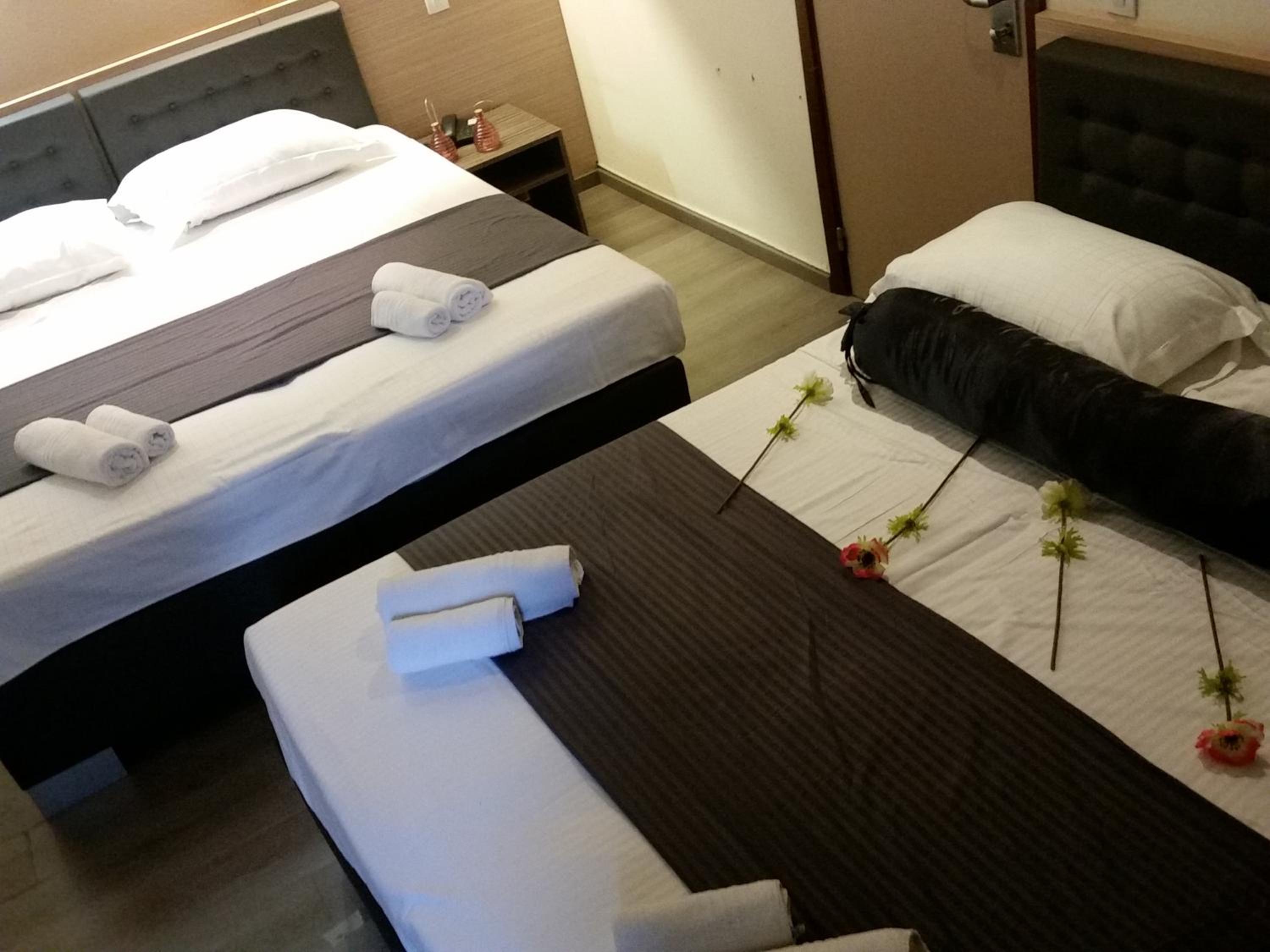 Quadruple Room - Photo 4