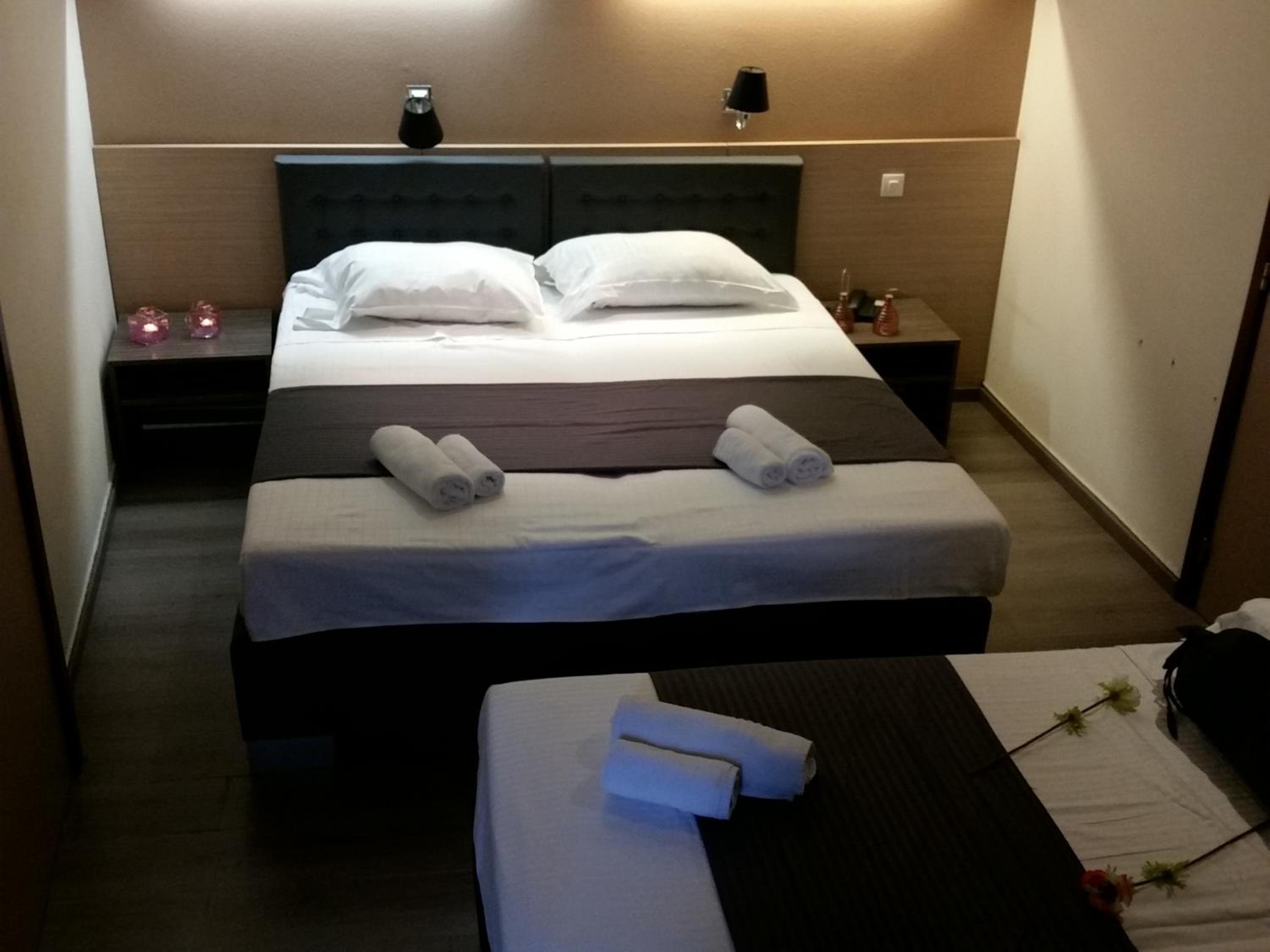 Quadruple Room - Photo 7
