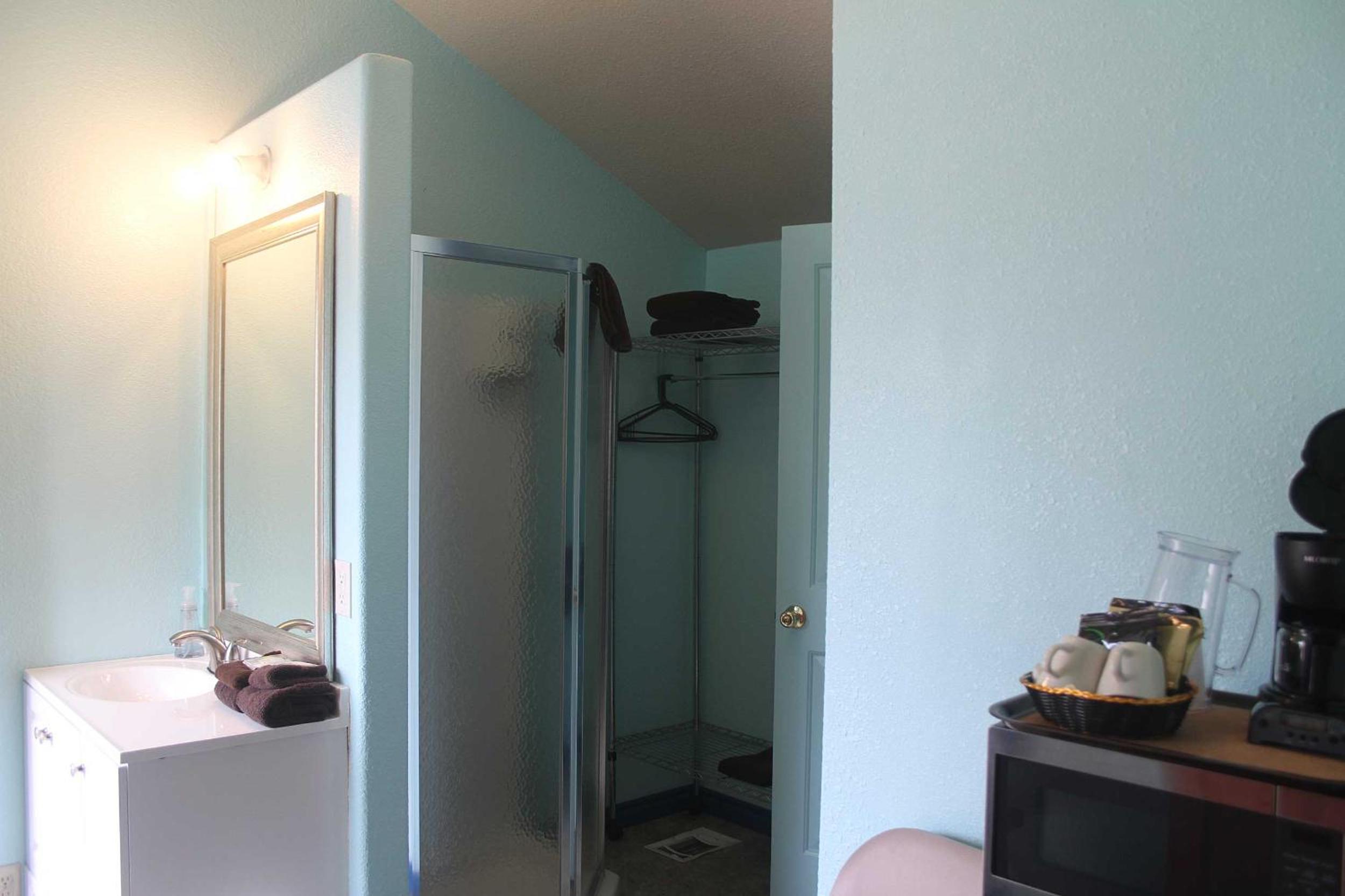 Superior King Room - Photo 9