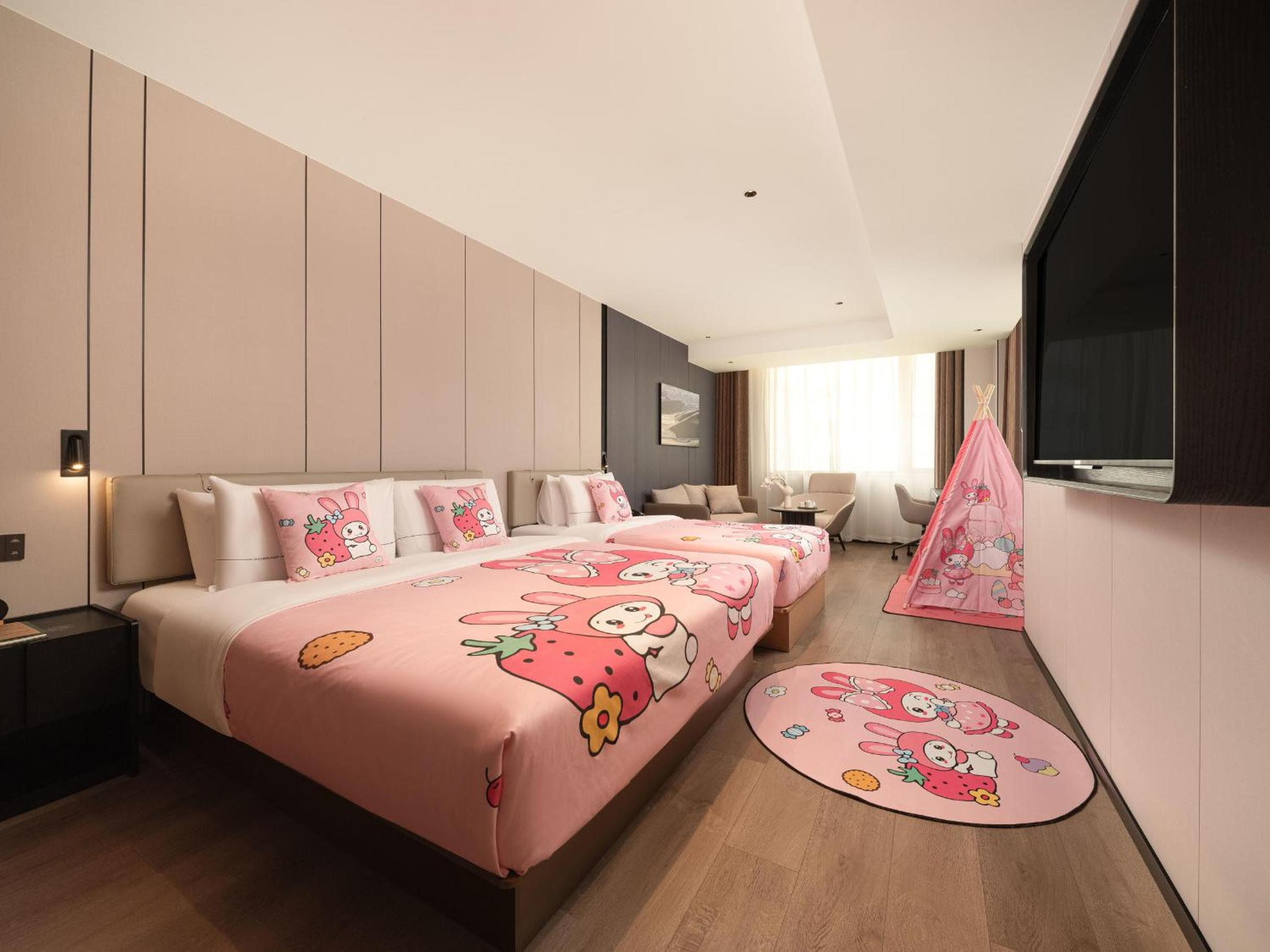 Deluxe Family Room