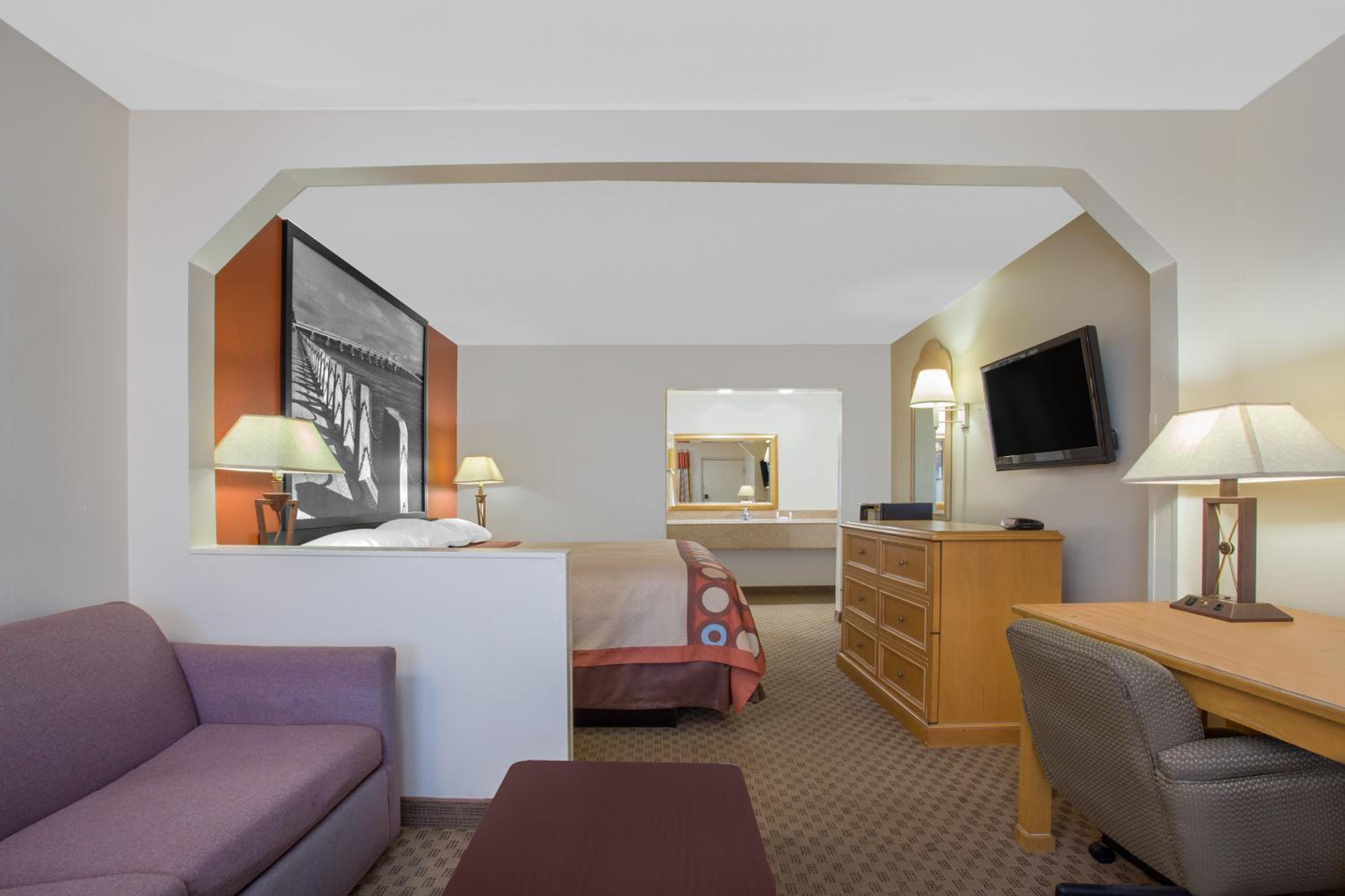 King Room - Non-Smoking - Photo 4