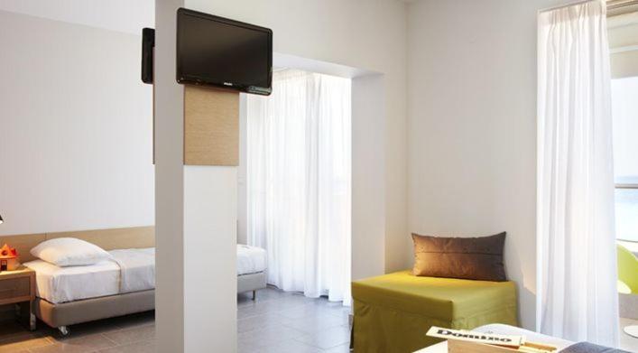 Deluxe Room with Sea View photo 2