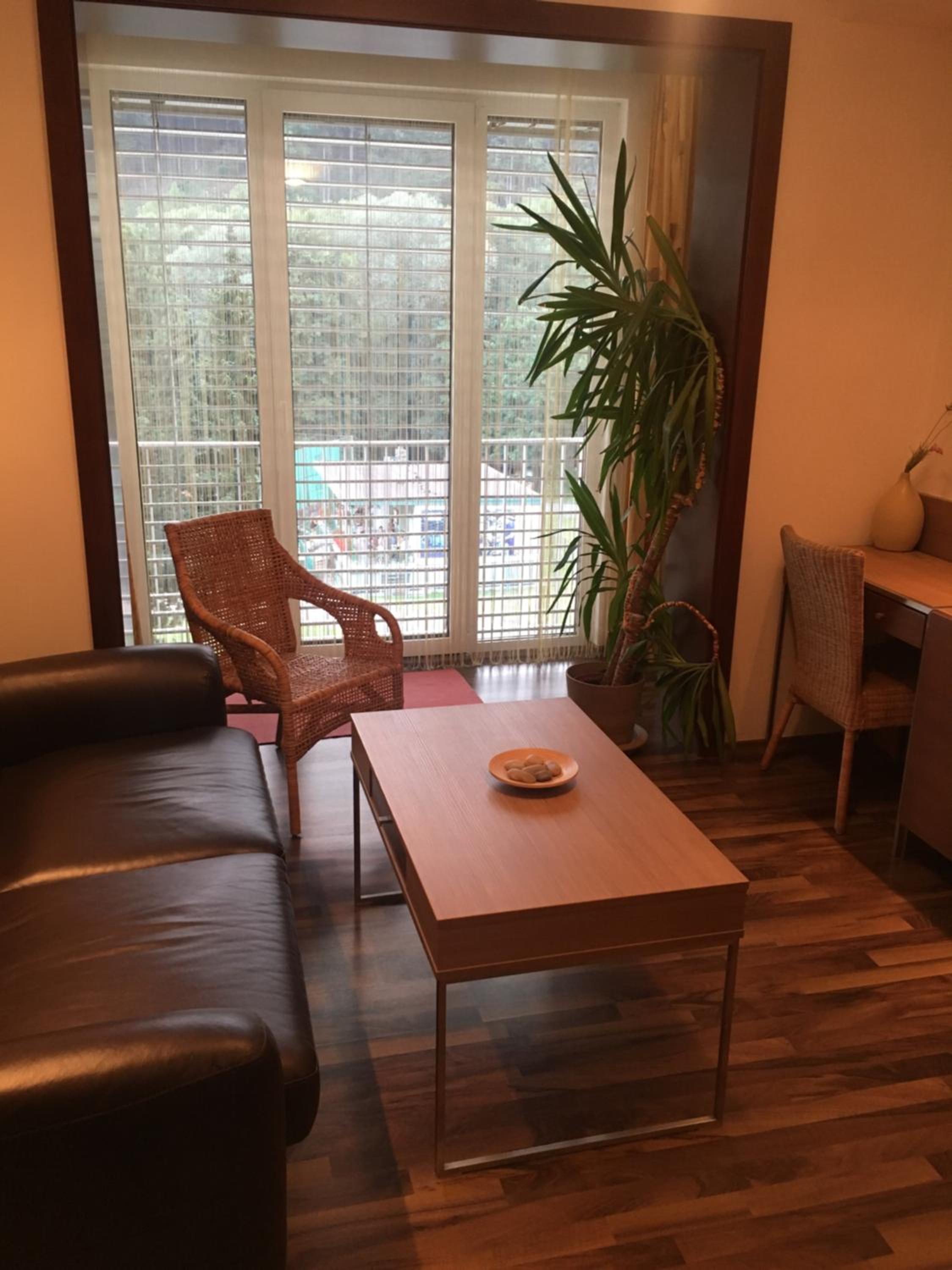 Apartment with Mountain View