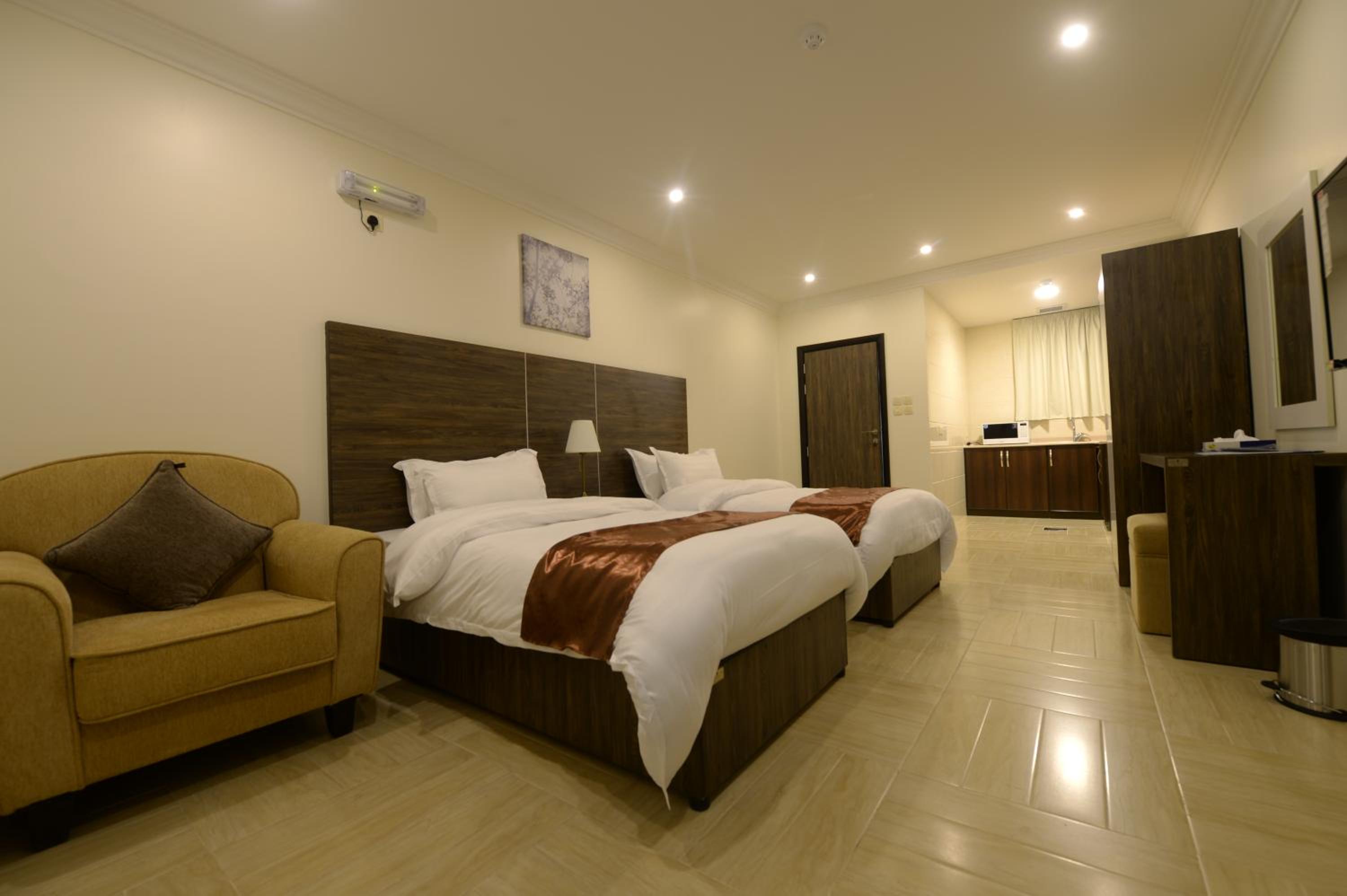 Deluxe Double Room (2 Adults + 1 Child) photo 2