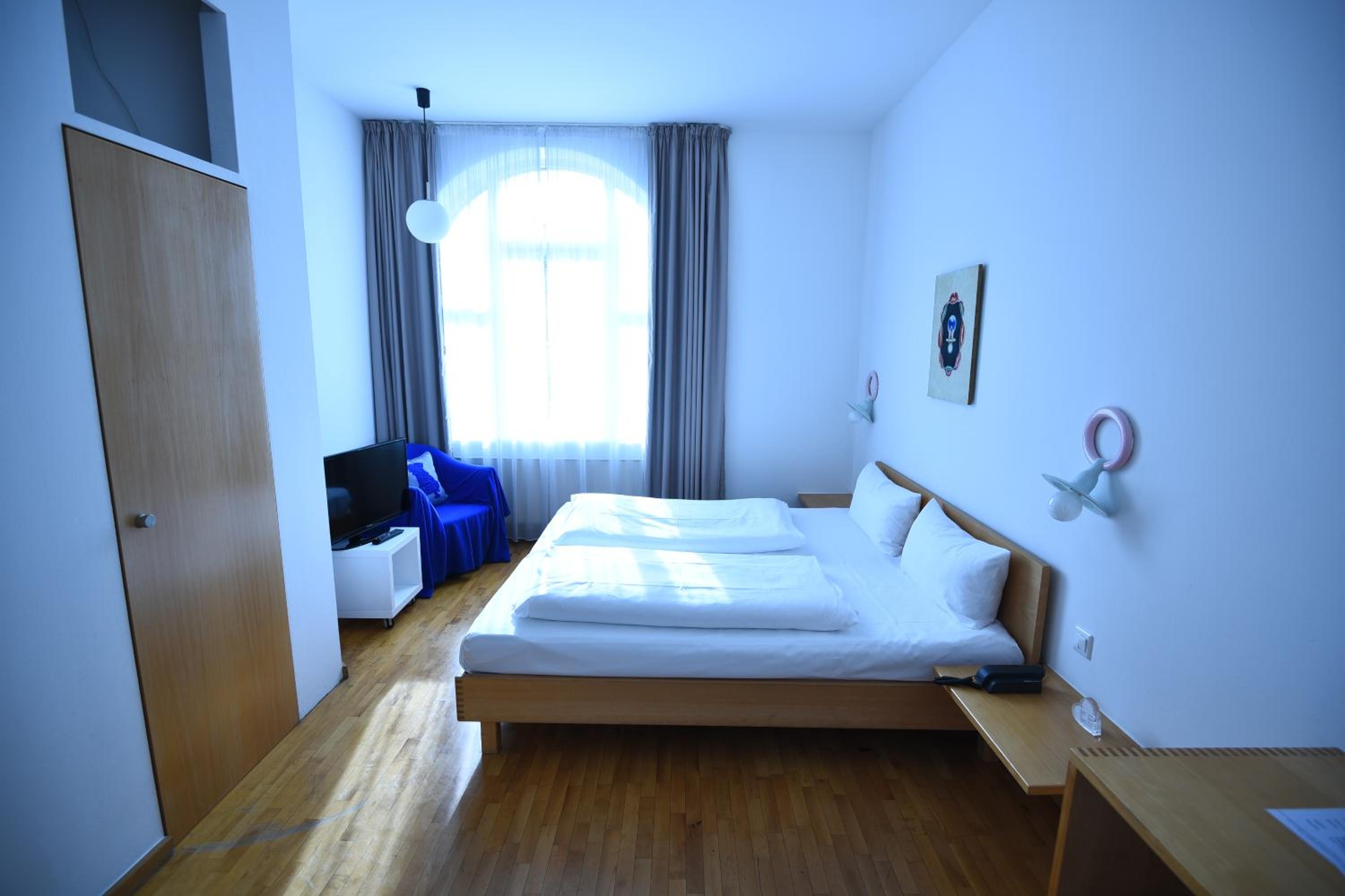 Double Room - Photo 8