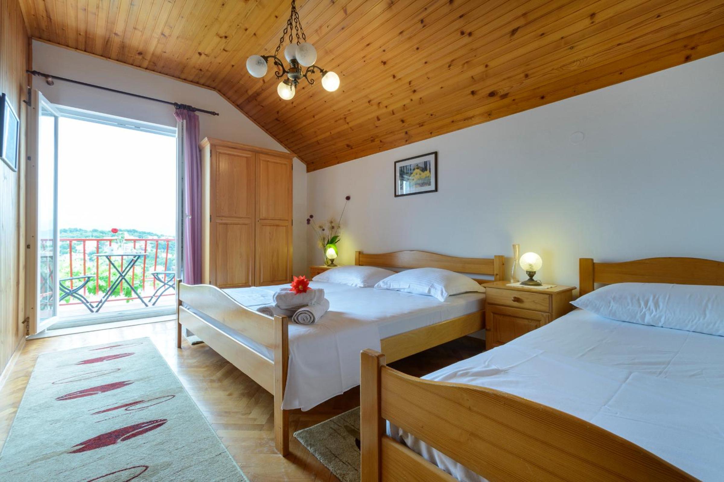One-Bedroom Apartment With Terrace And Garden View photo 1