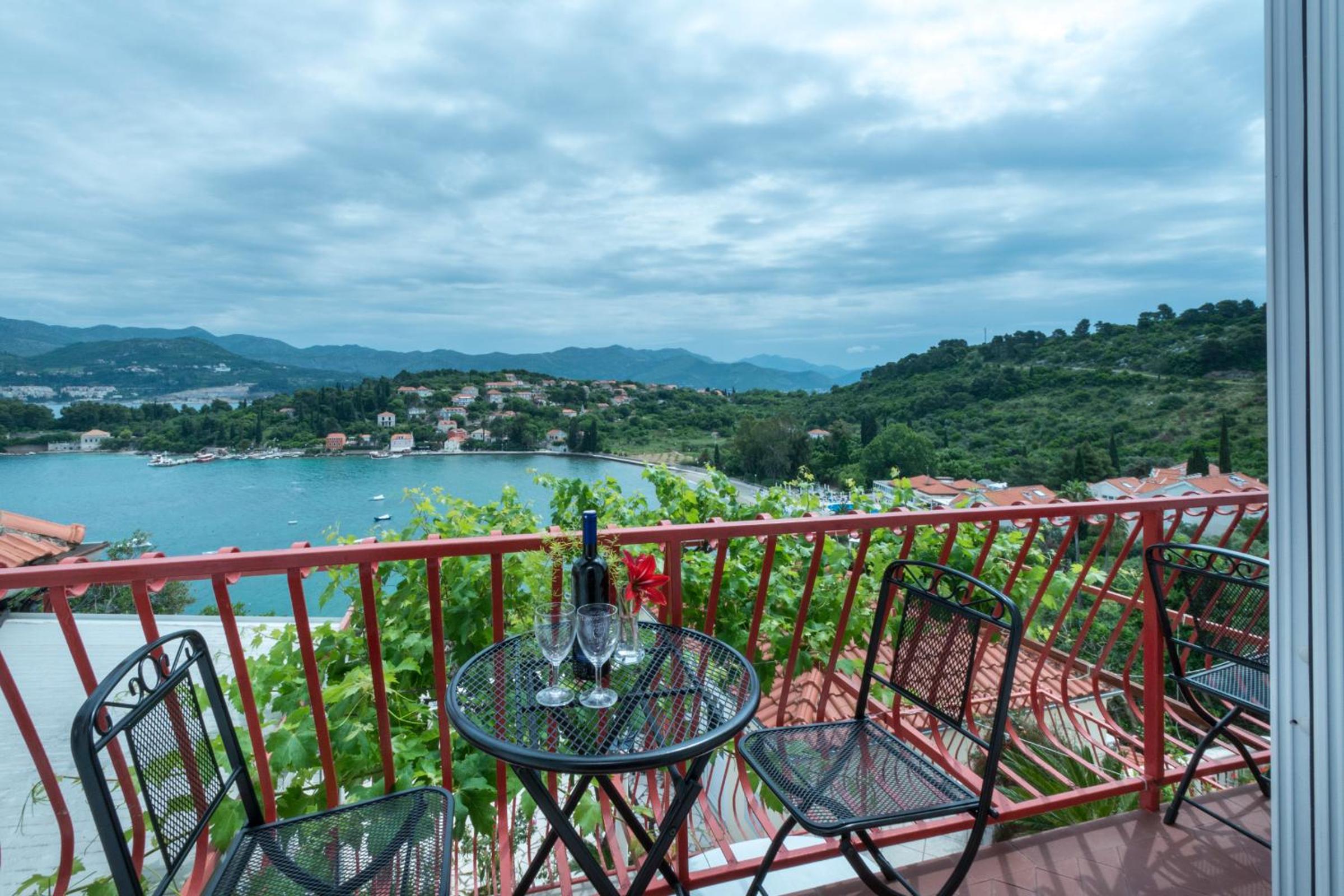 Two-Bedroom Apartment With Terrace And Garden View photo 3