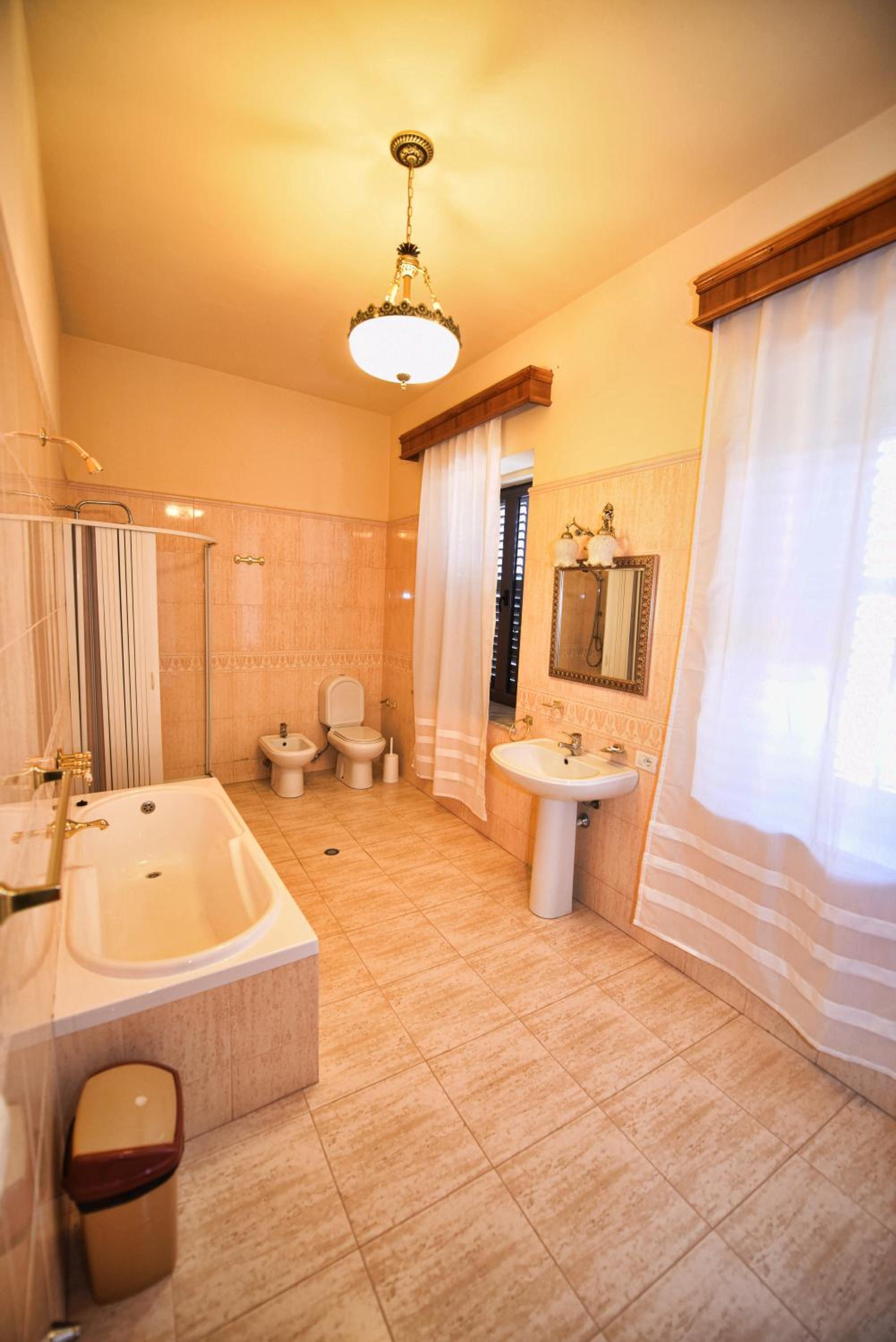 Superior Family Room photo 2