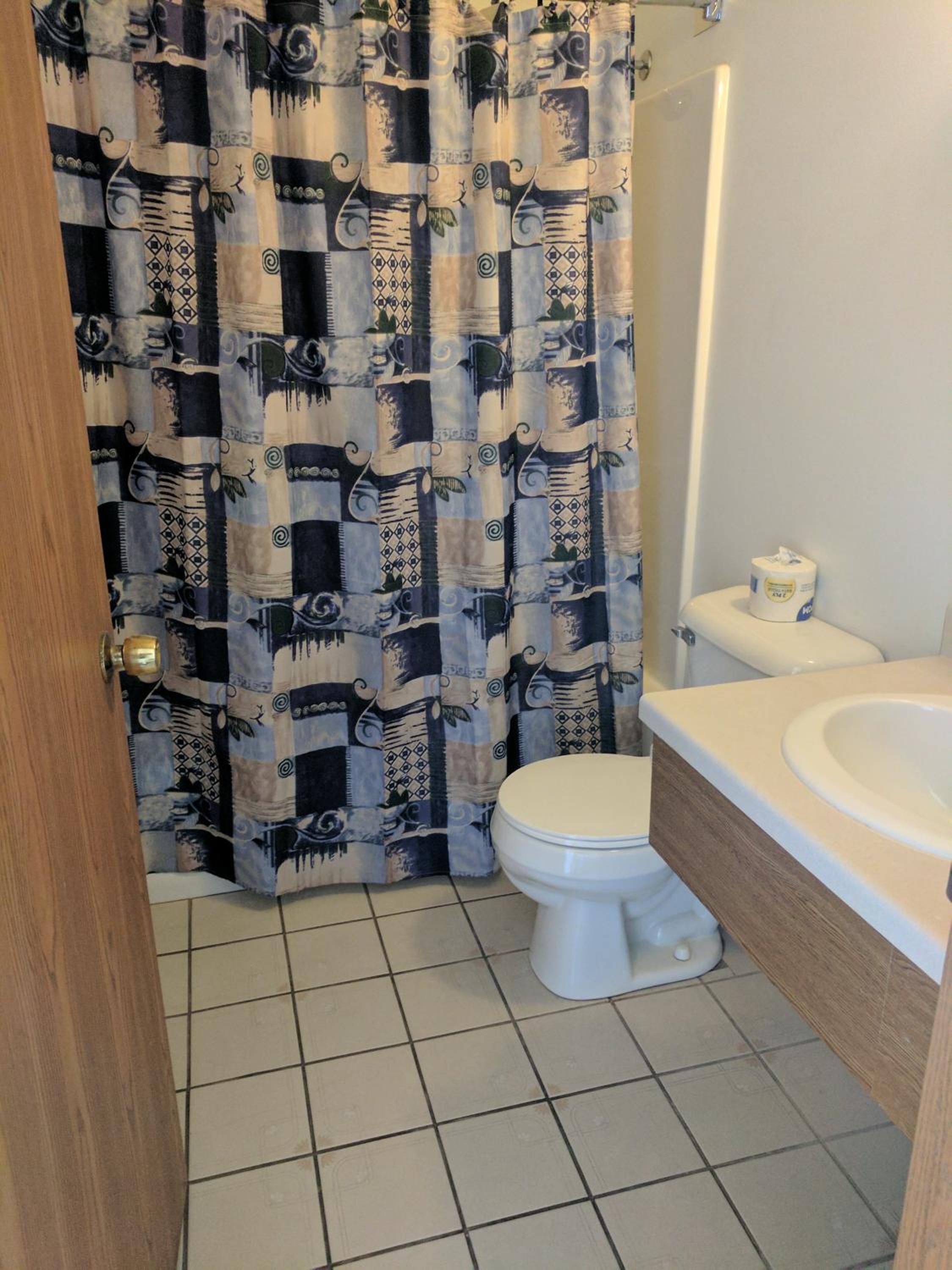 Queen Suite with Spa Bath photo 2