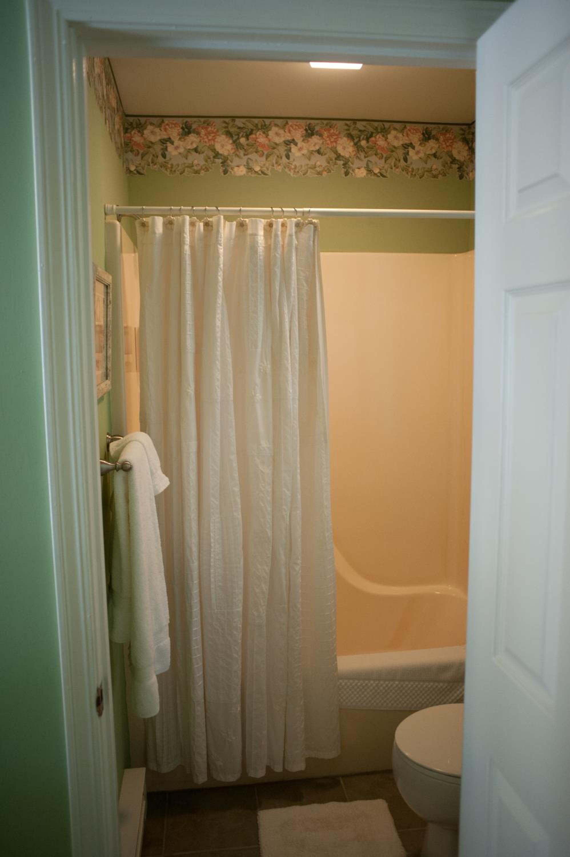 Queen Room photo 3