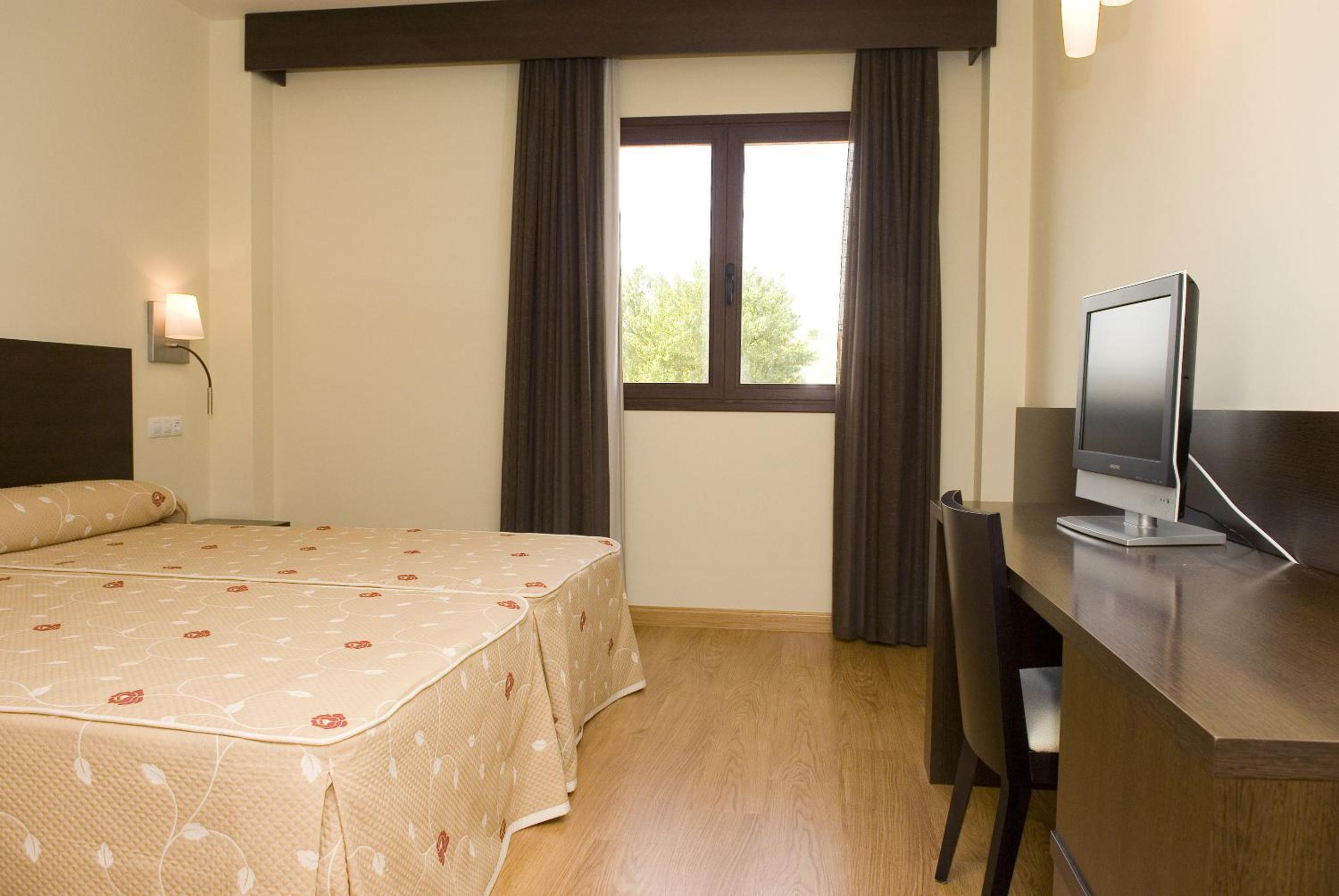 Double or Twin Room - Photo 9