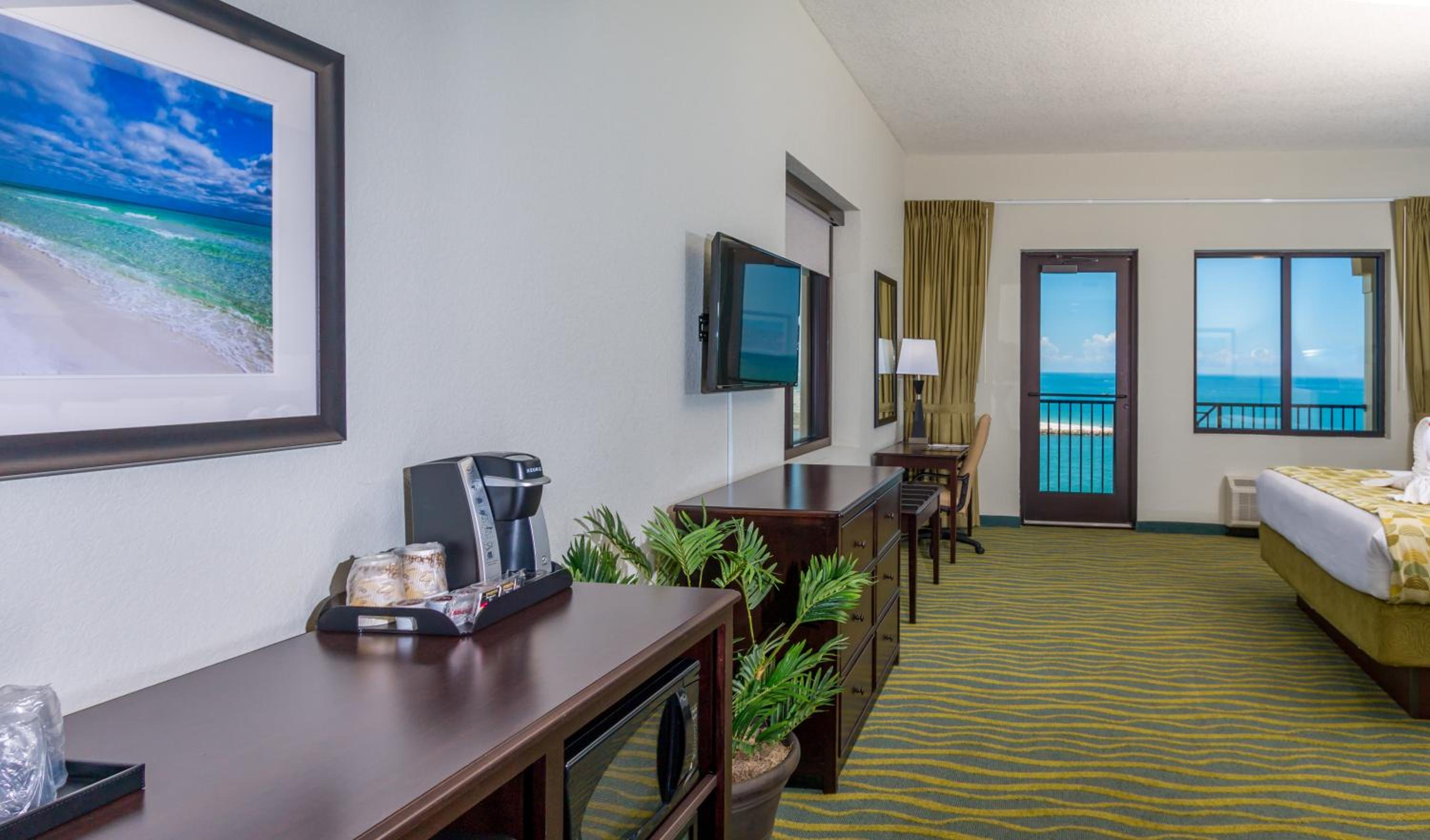 King room with pool view