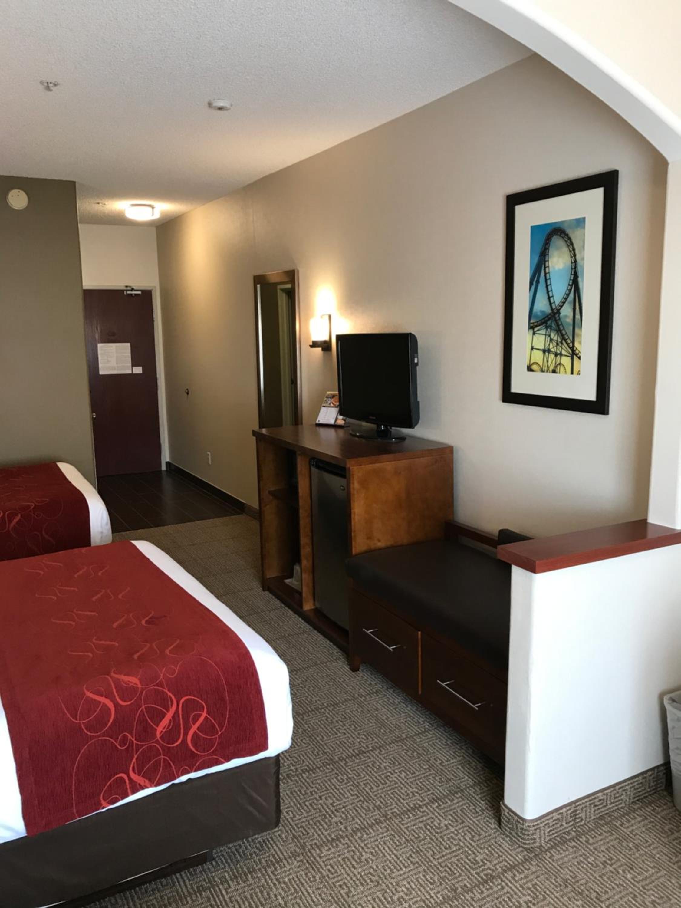Queen Suite with Two Queen Beds - Non-Smoking - Photo 4