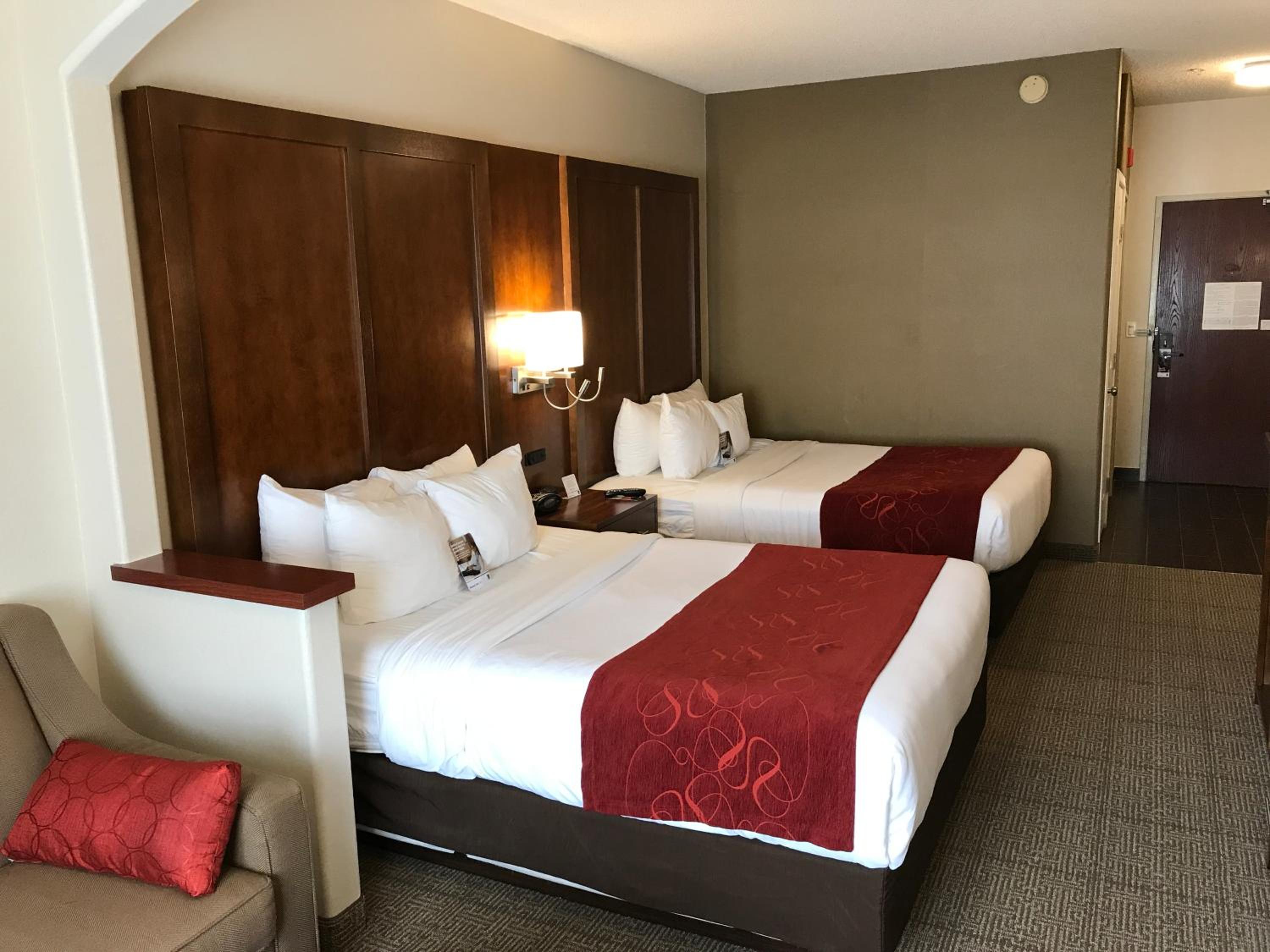 Queen Suite with Two Queen Beds - Non-Smoking - Photo 3