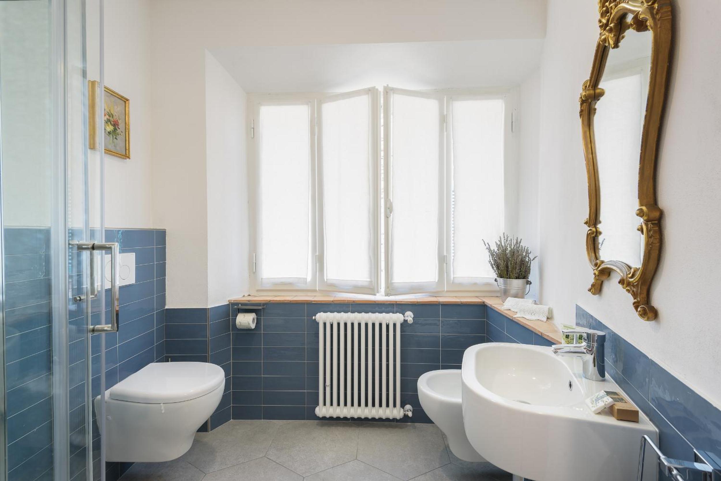 Deluxe Double Room with Bath photo 3