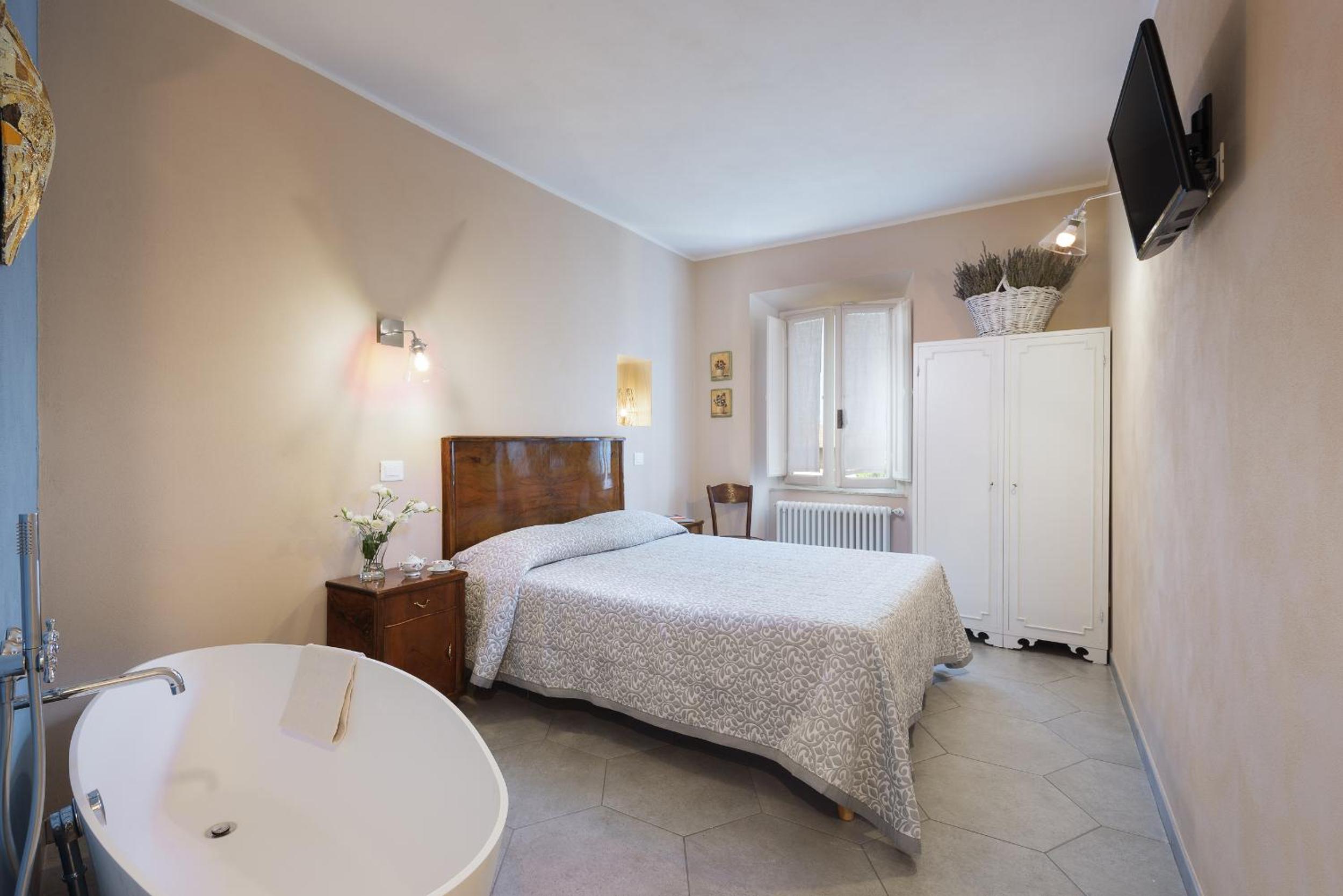 Deluxe Double Room with Bath photo 1