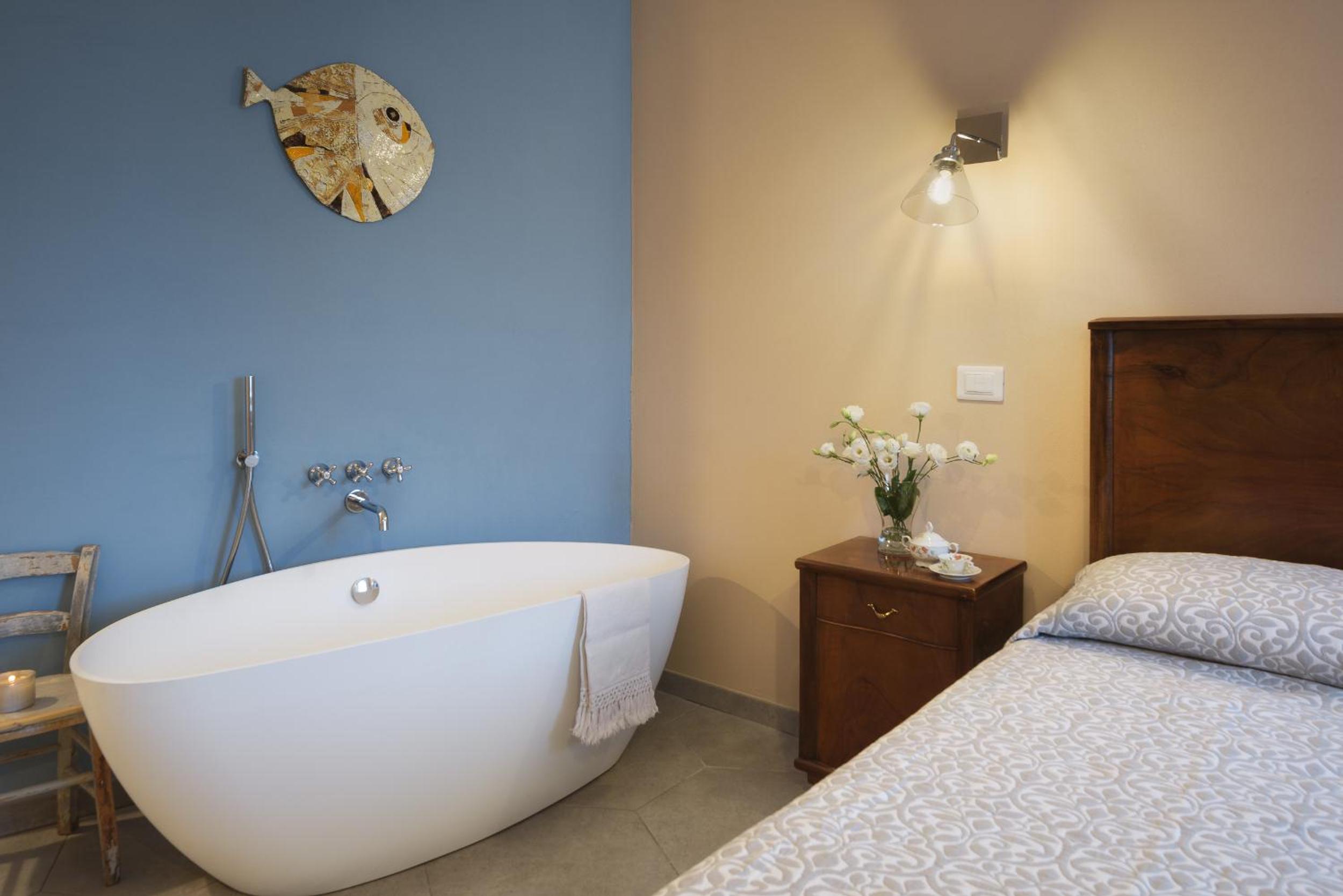 Deluxe Double Room with Bath photo 2