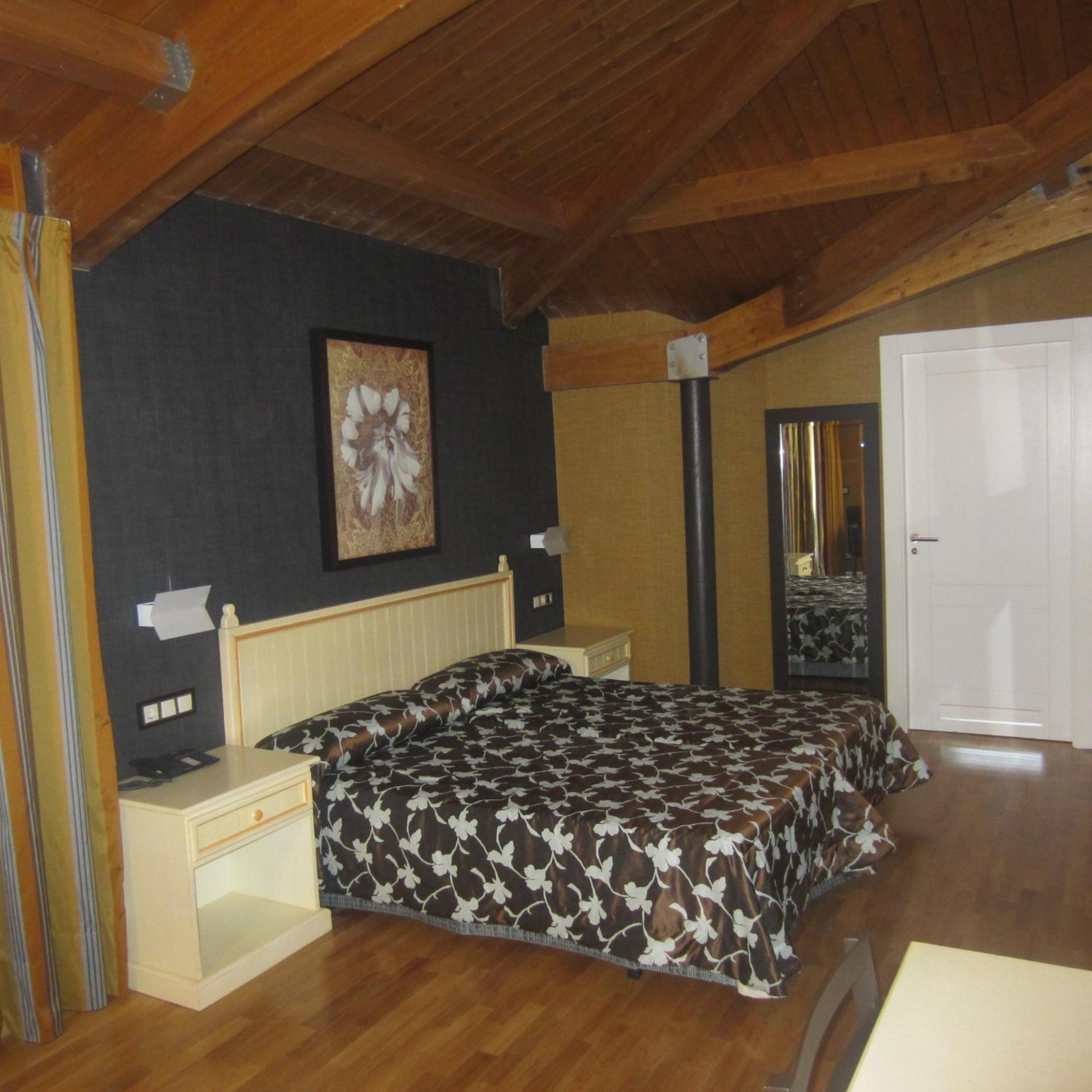 Twin Room (1 Adult)
