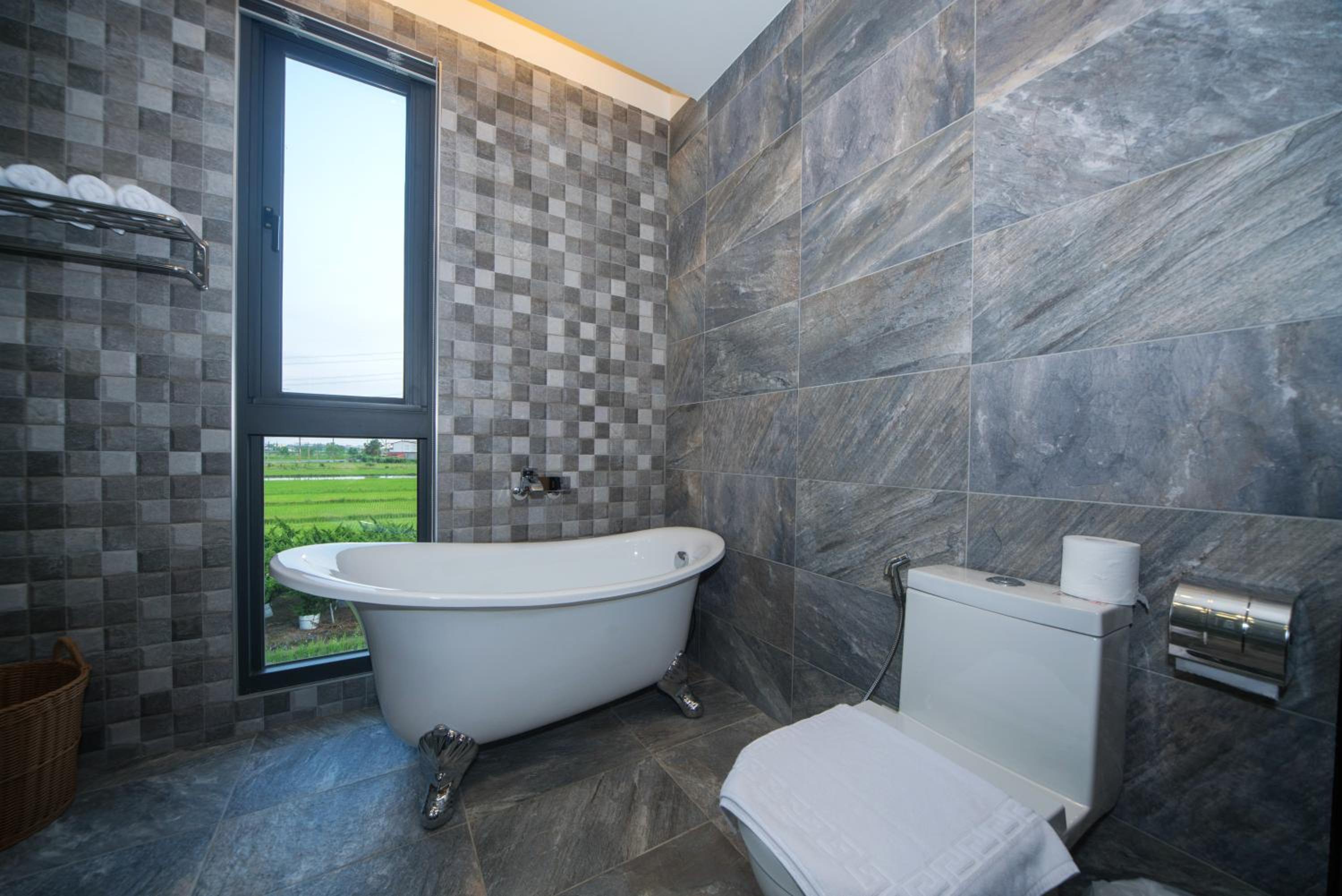 Quadruple Room with Bath - Photo 5