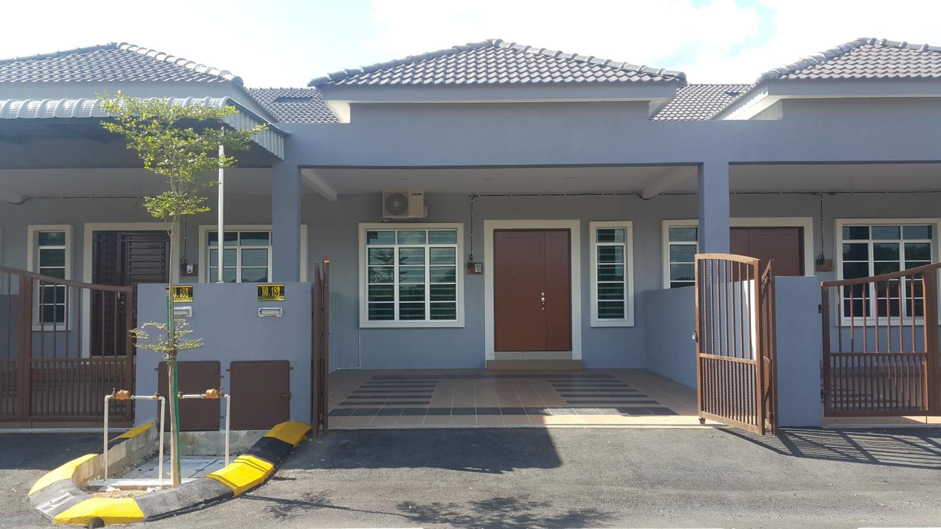 Three-Bedroom House photo 1