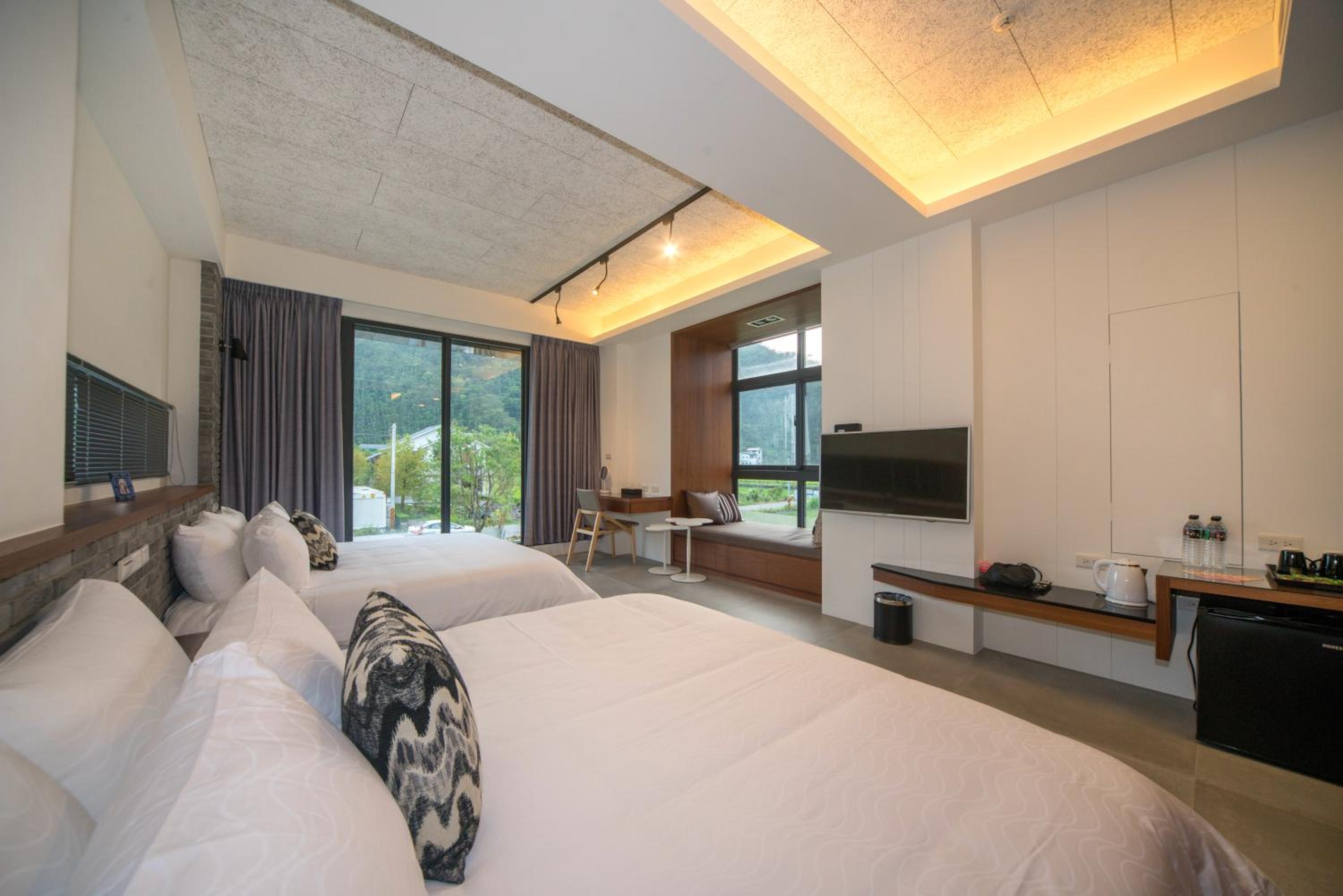 Quadruple Room with Bath - Photo 11