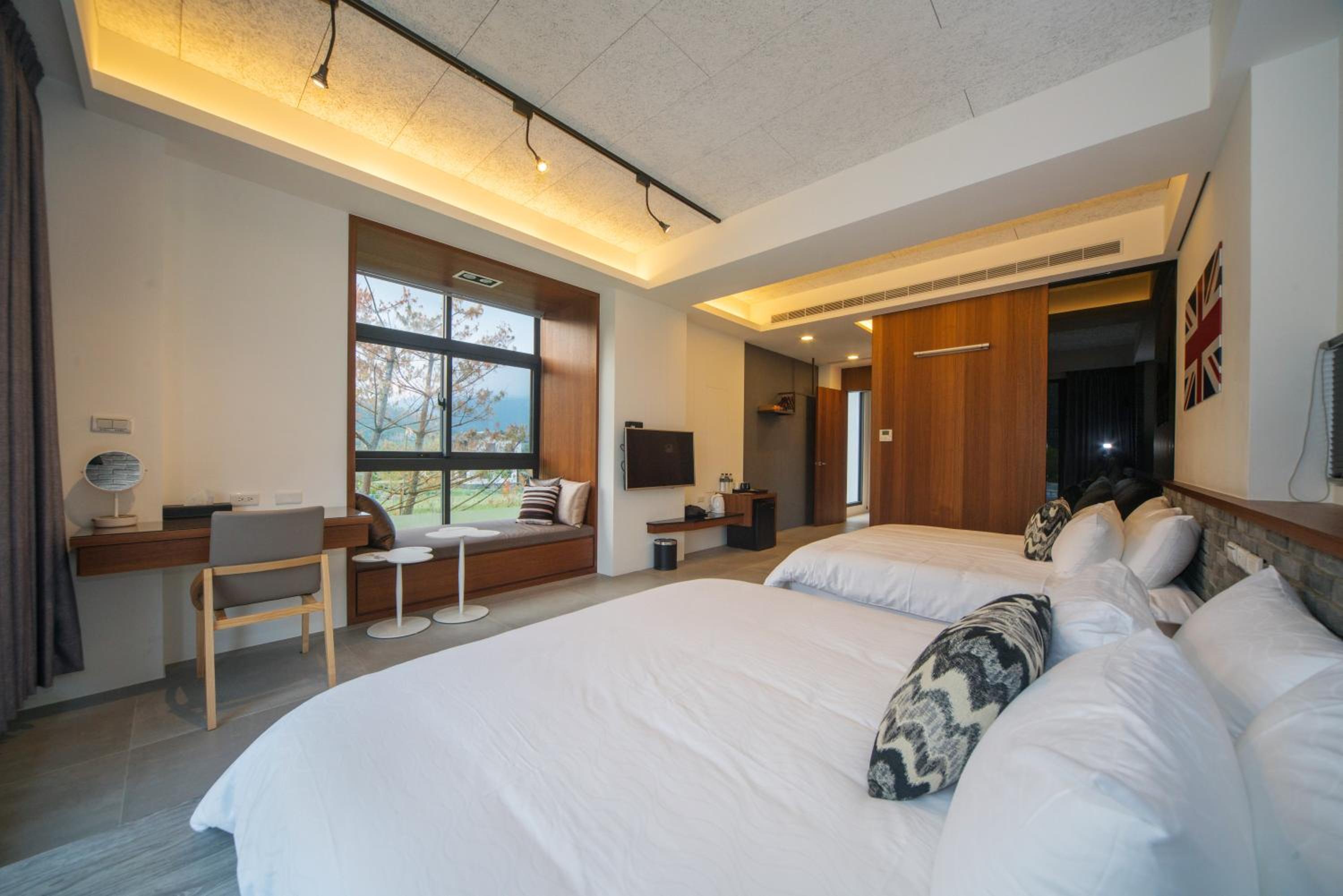 Quadruple Room with Bath - Photo 8