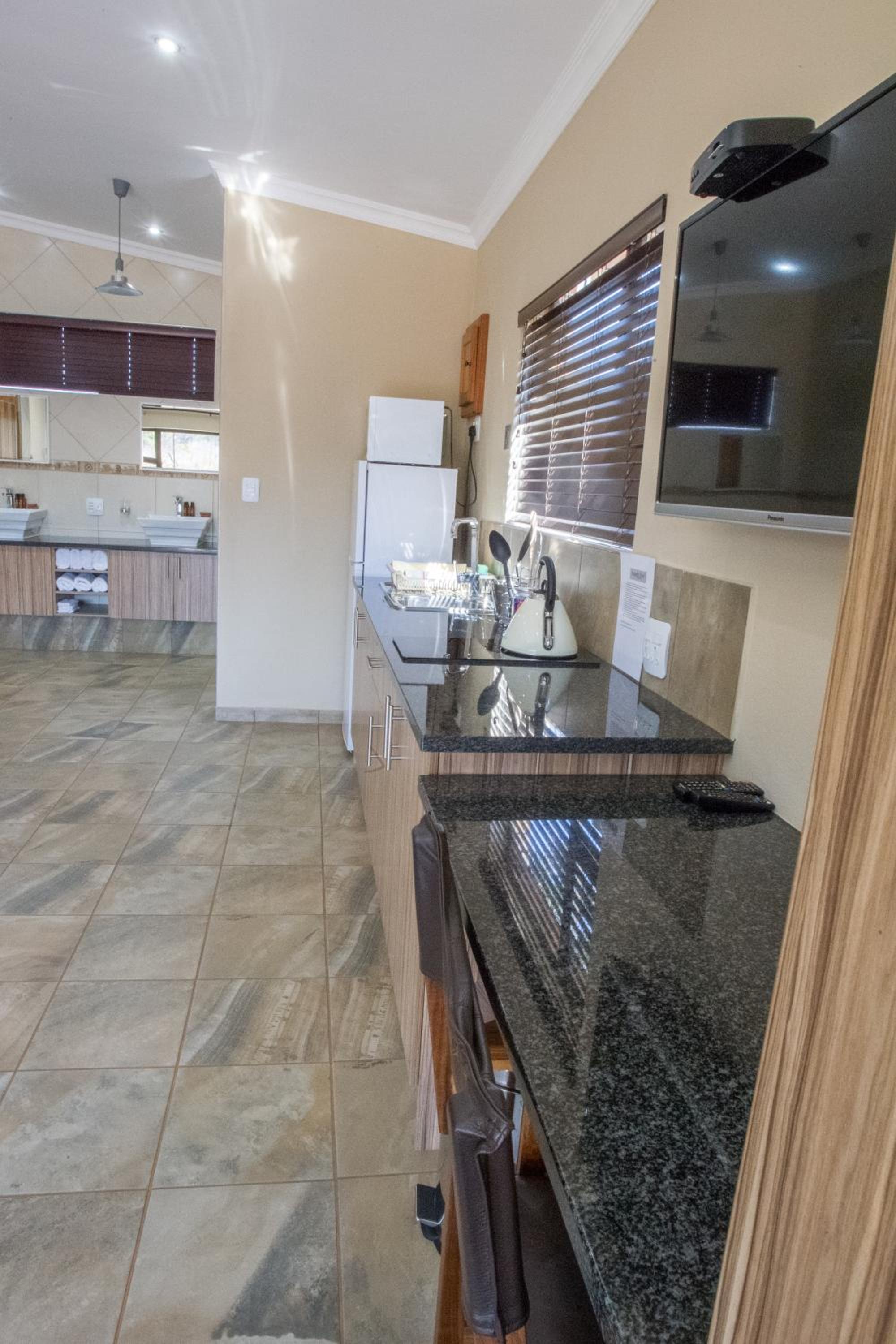 Luxury Room with Patio - Photo 9