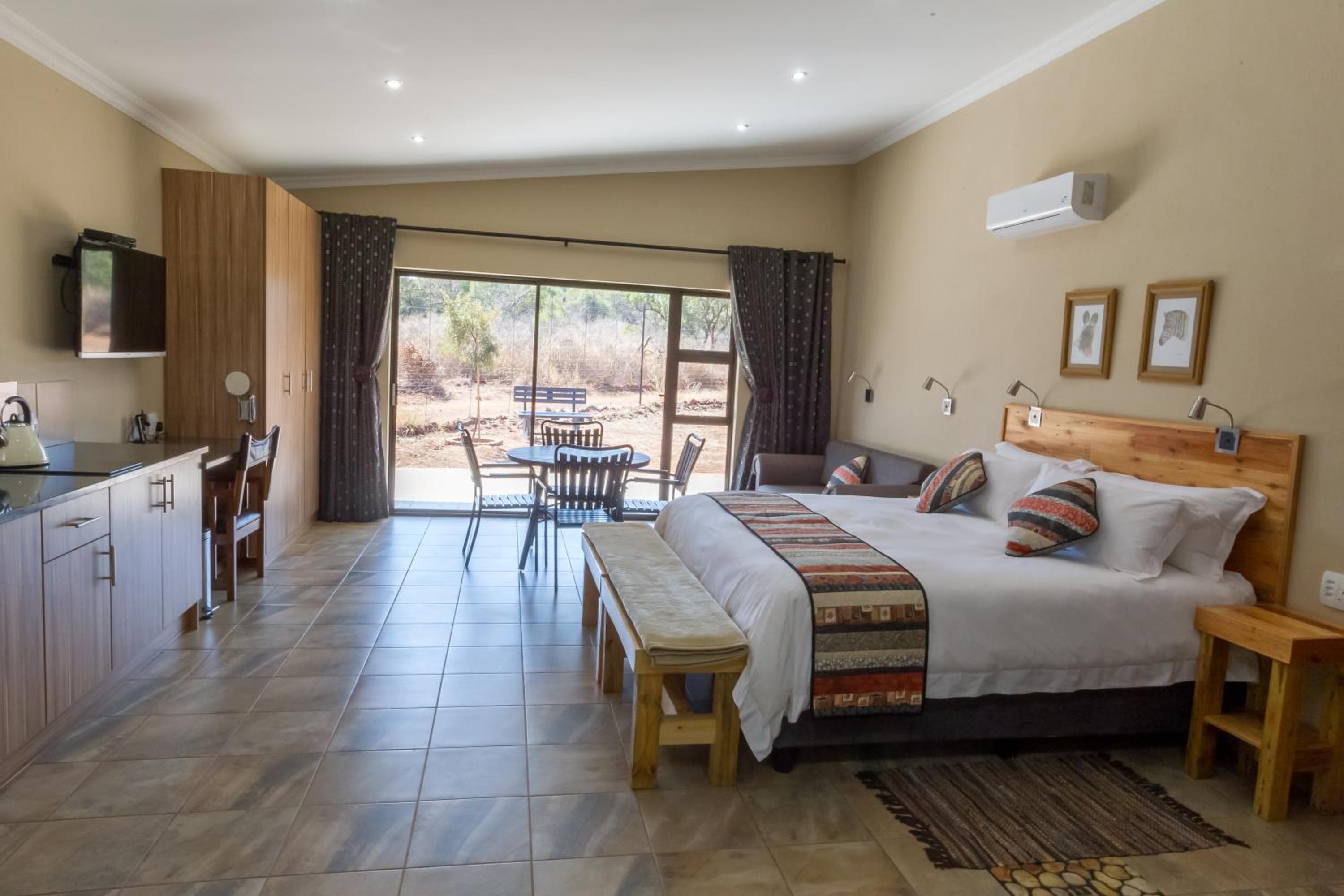 Luxury Room with Patio - Photo 8