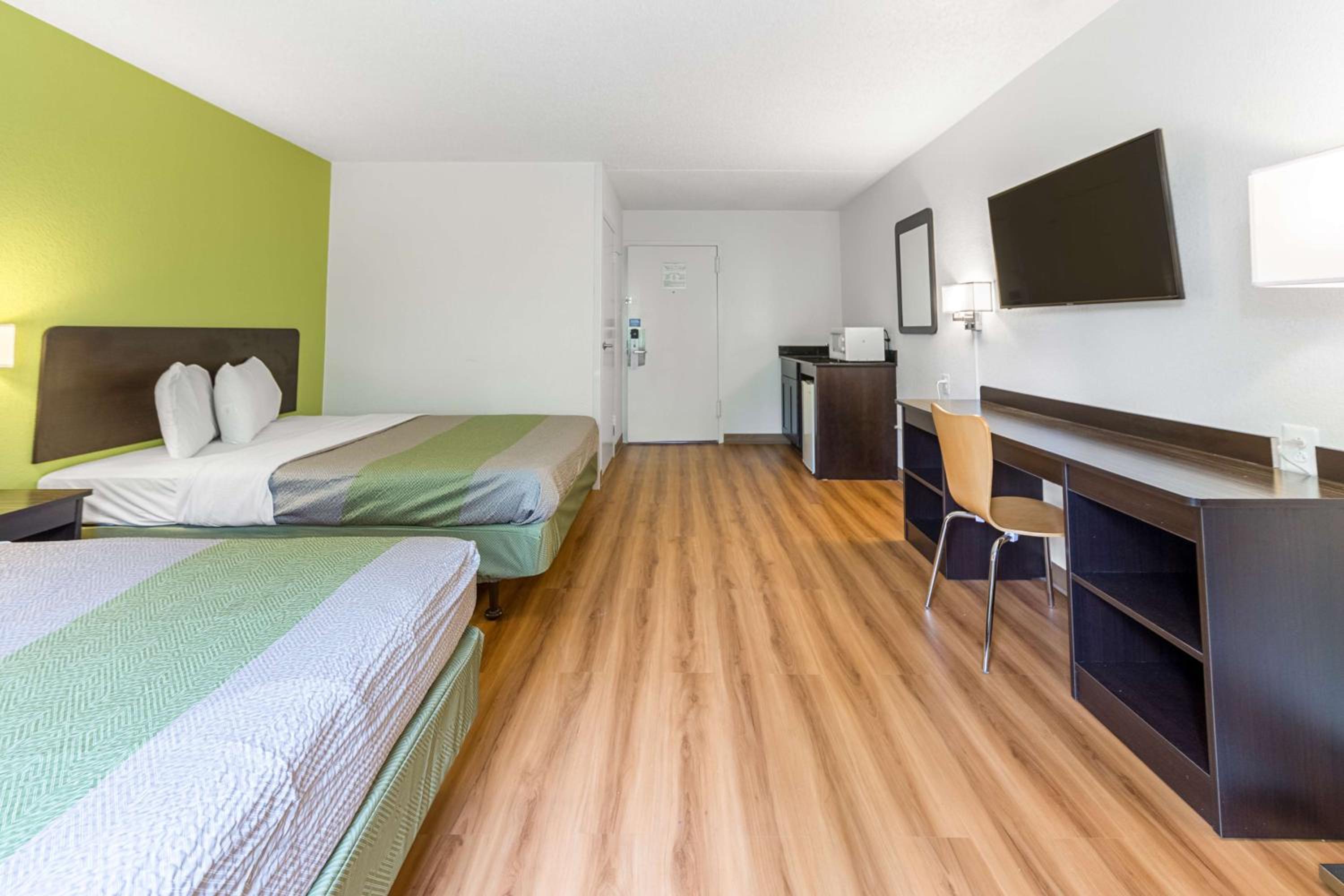 Quadruple Room - Non-Smoking - Photo 10