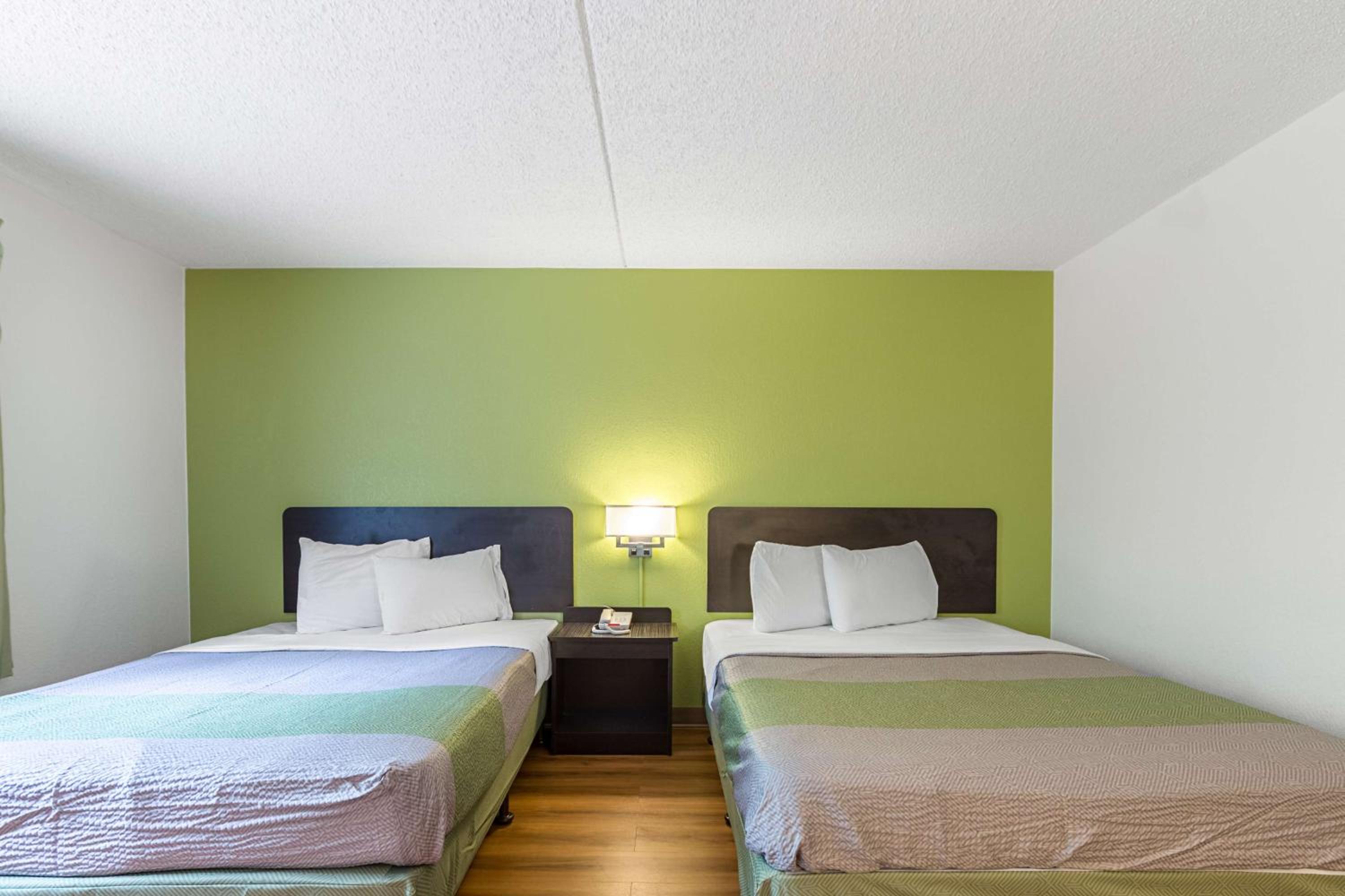 Quadruple Room - Non-Smoking - Photo 4