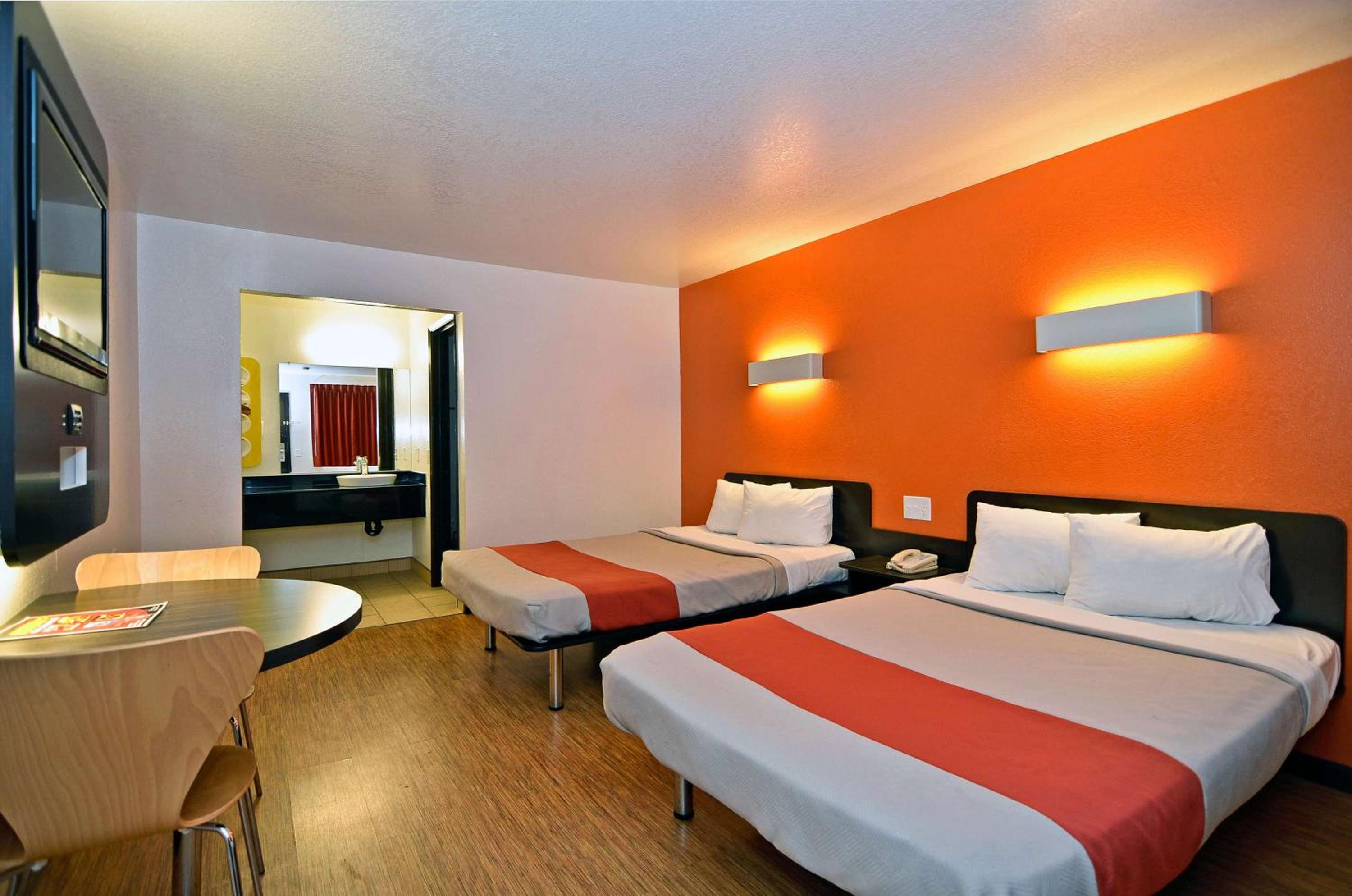 Quadruple Room - Non-Smoking - Photo 2