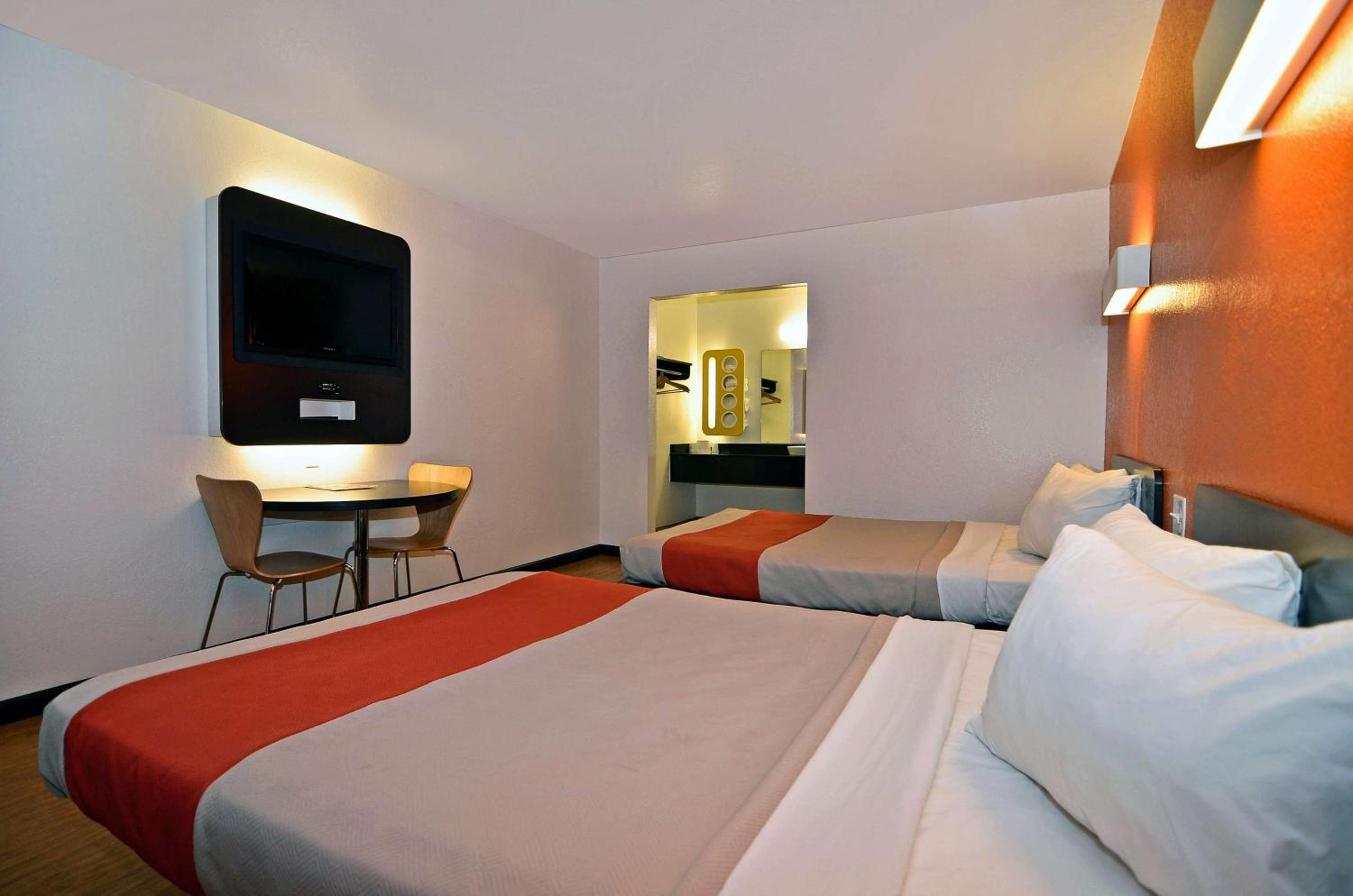 Quadruple Room - Non-Smoking - Photo 4