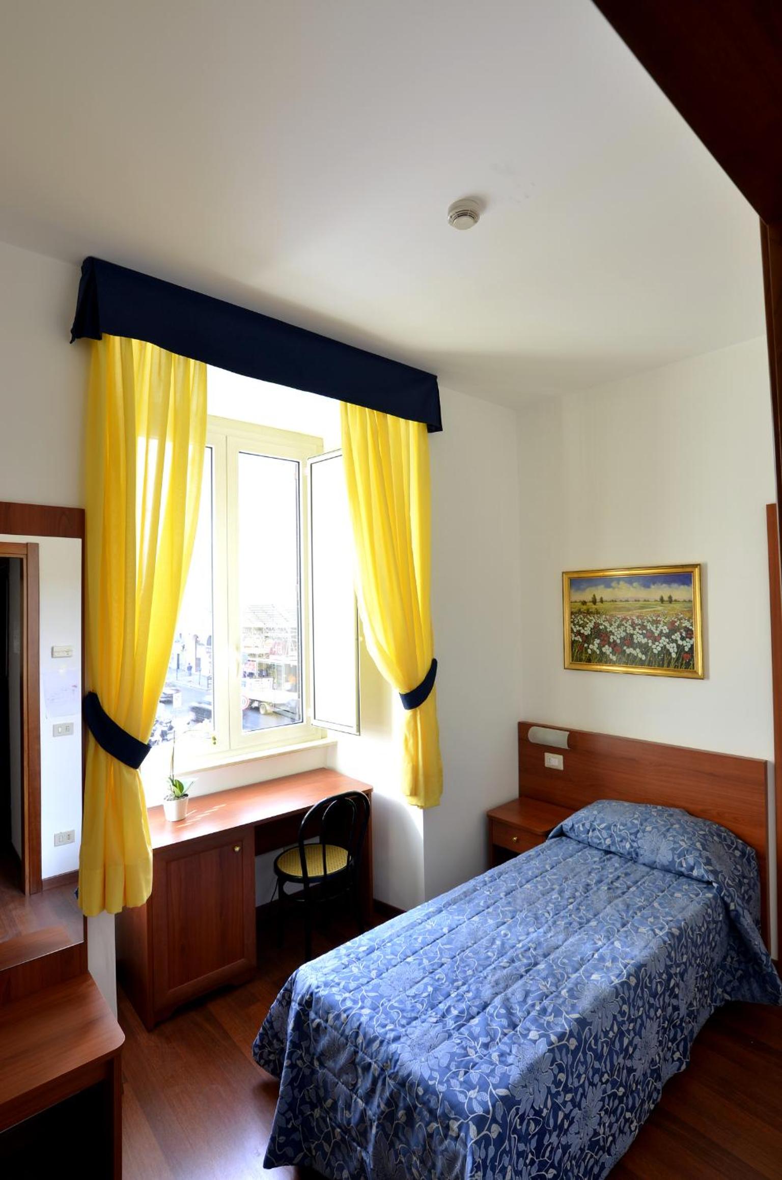 Single Room photo 2