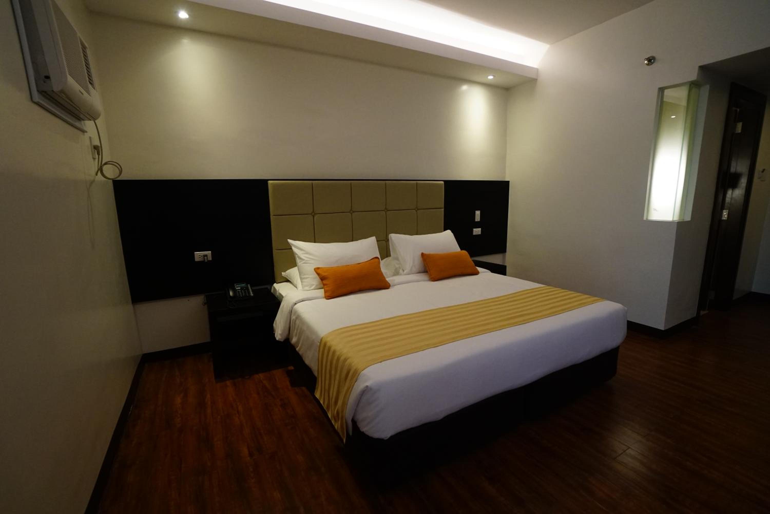 Standard King Room - Photo 1