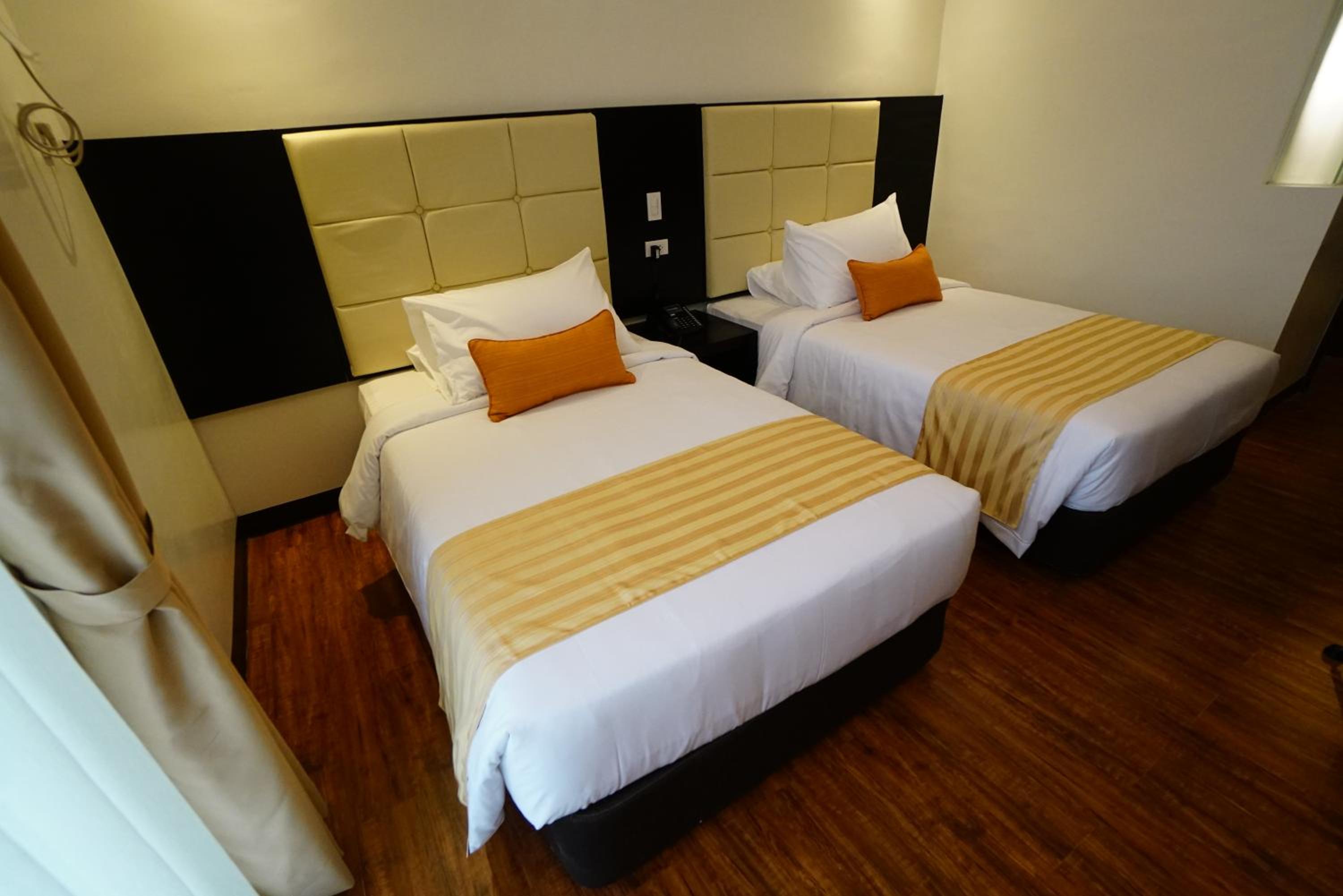 Standard Double or Twin Room - Photo 6