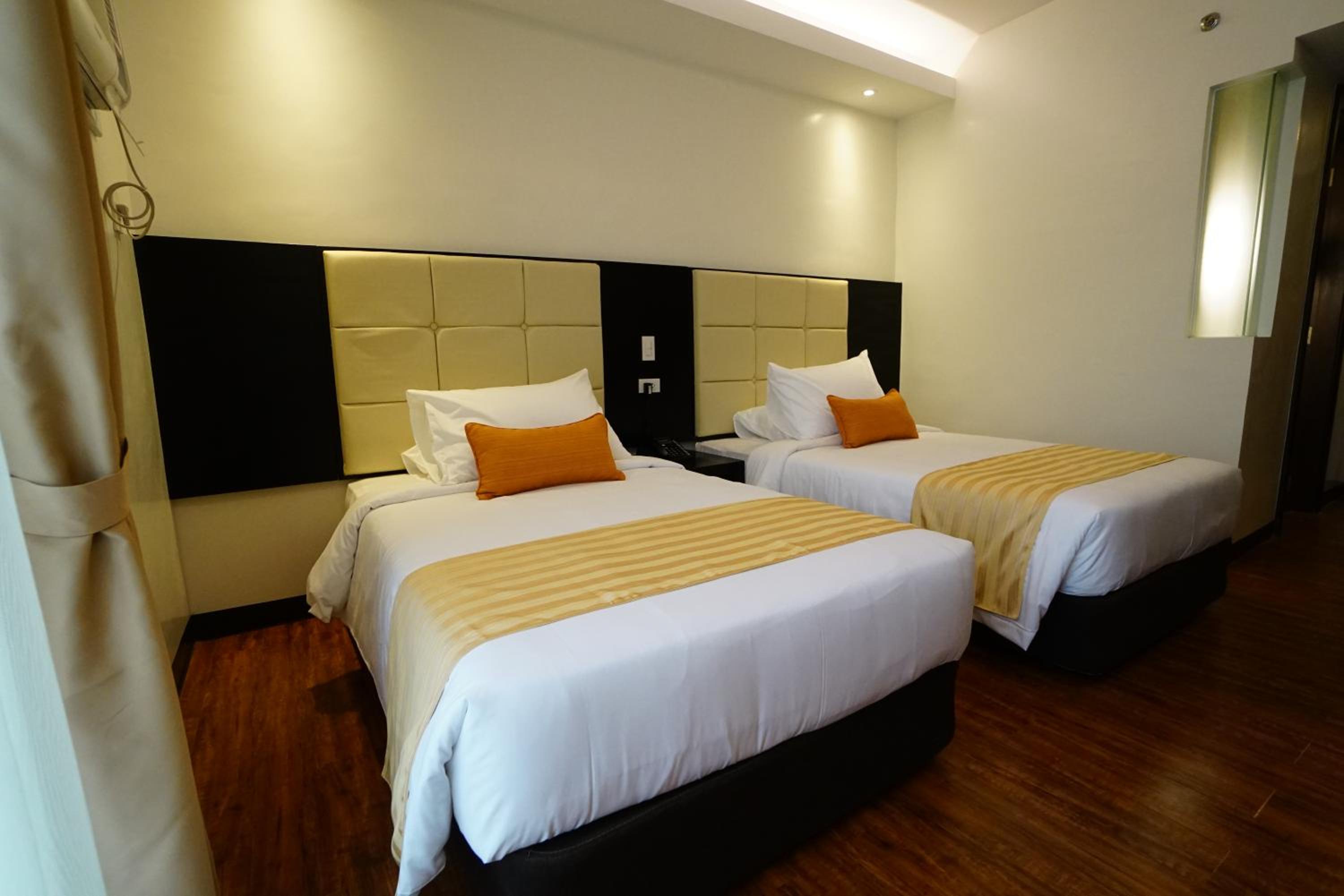 Standard Double or Twin Room - Photo 7