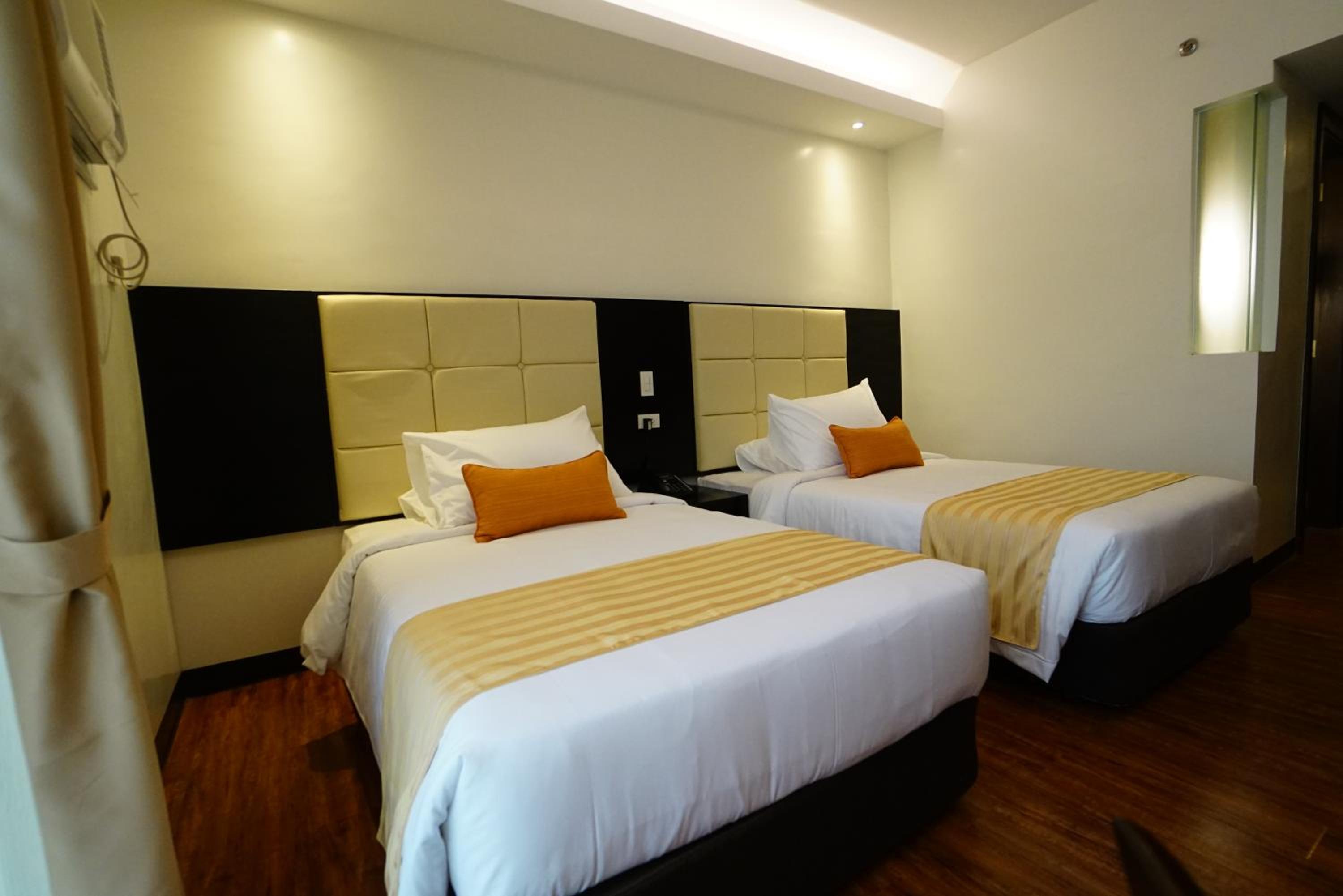 Standard Double or Twin Room - Photo 8