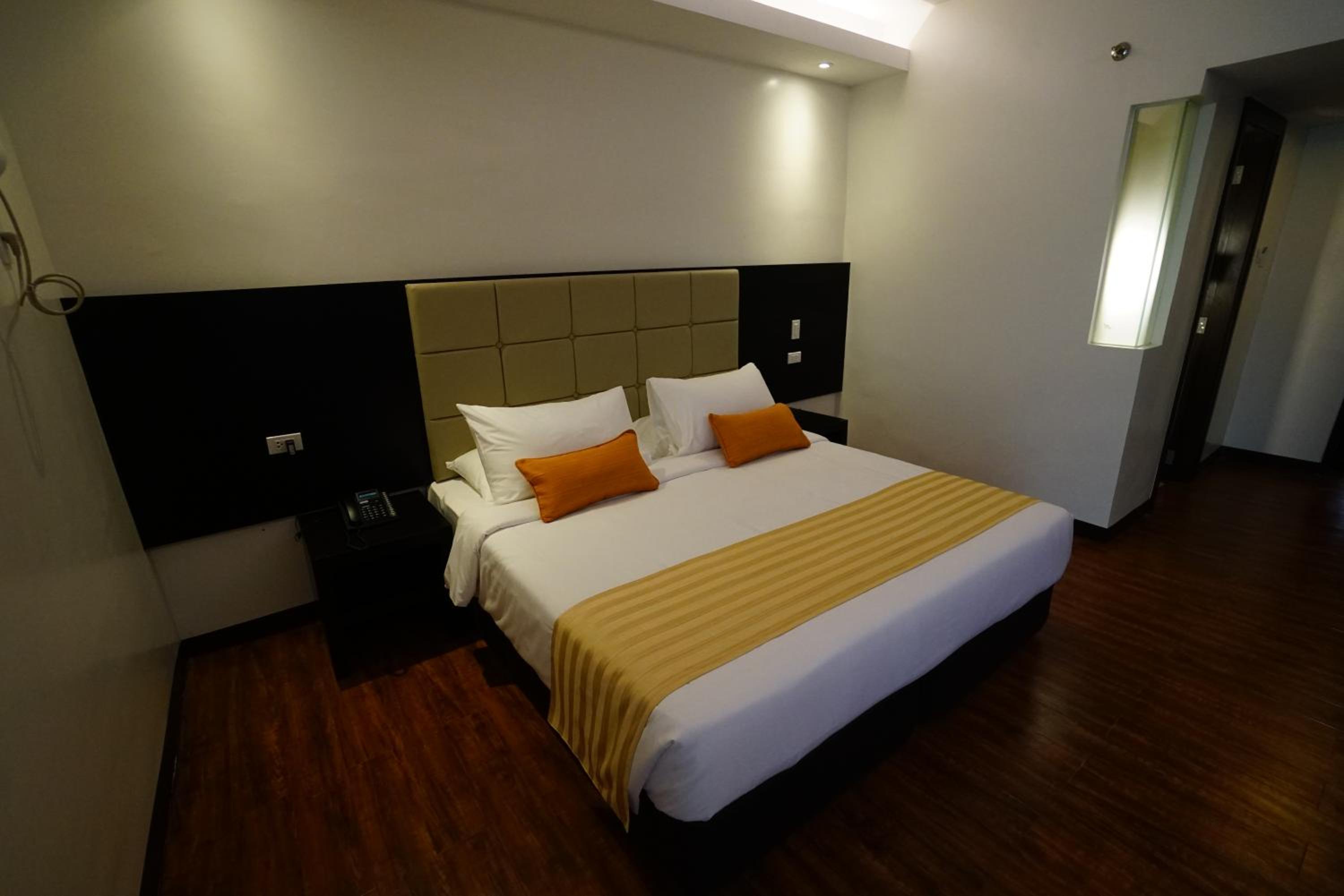Standard King Room - Photo 2