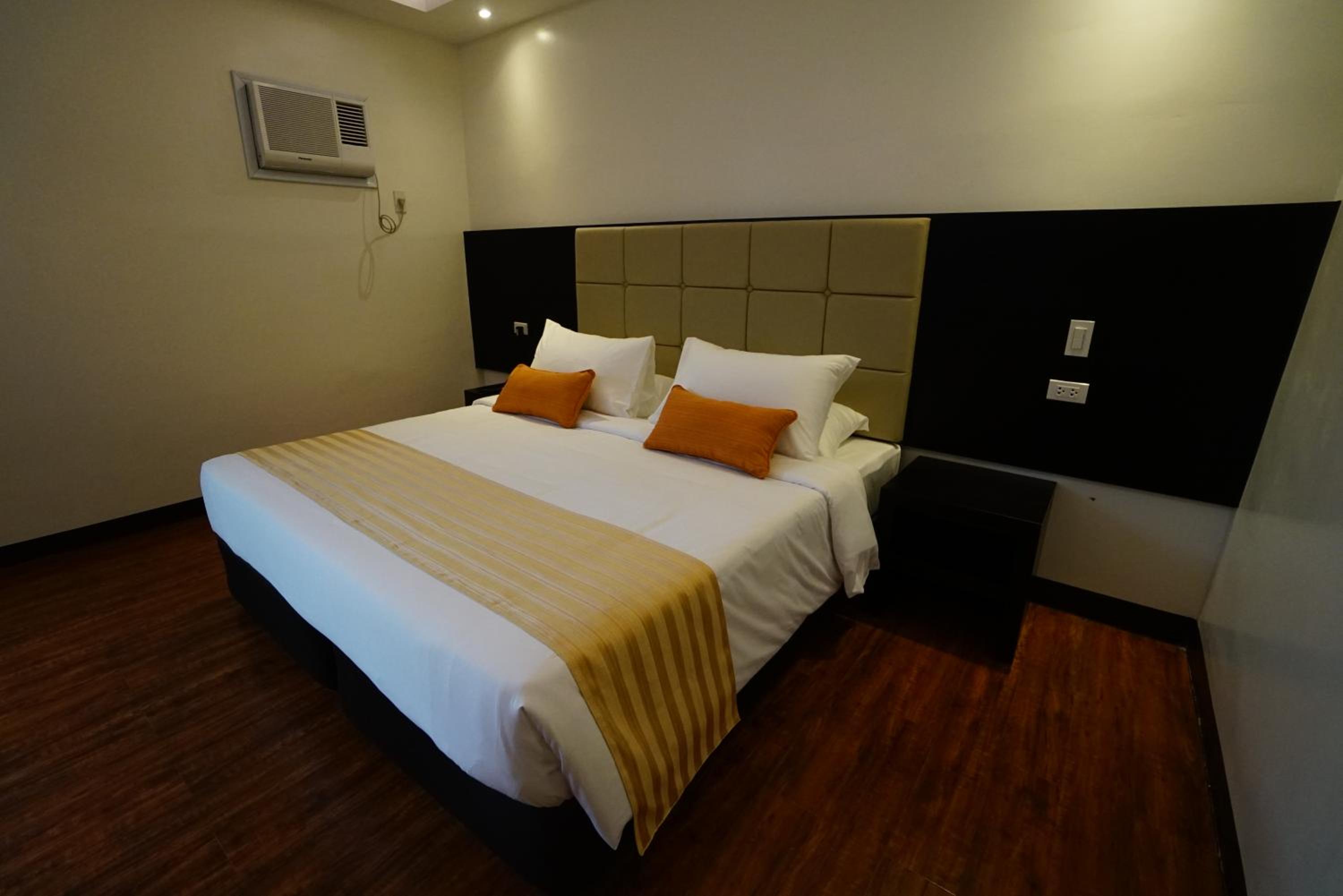 Standard King Room - Photo 3