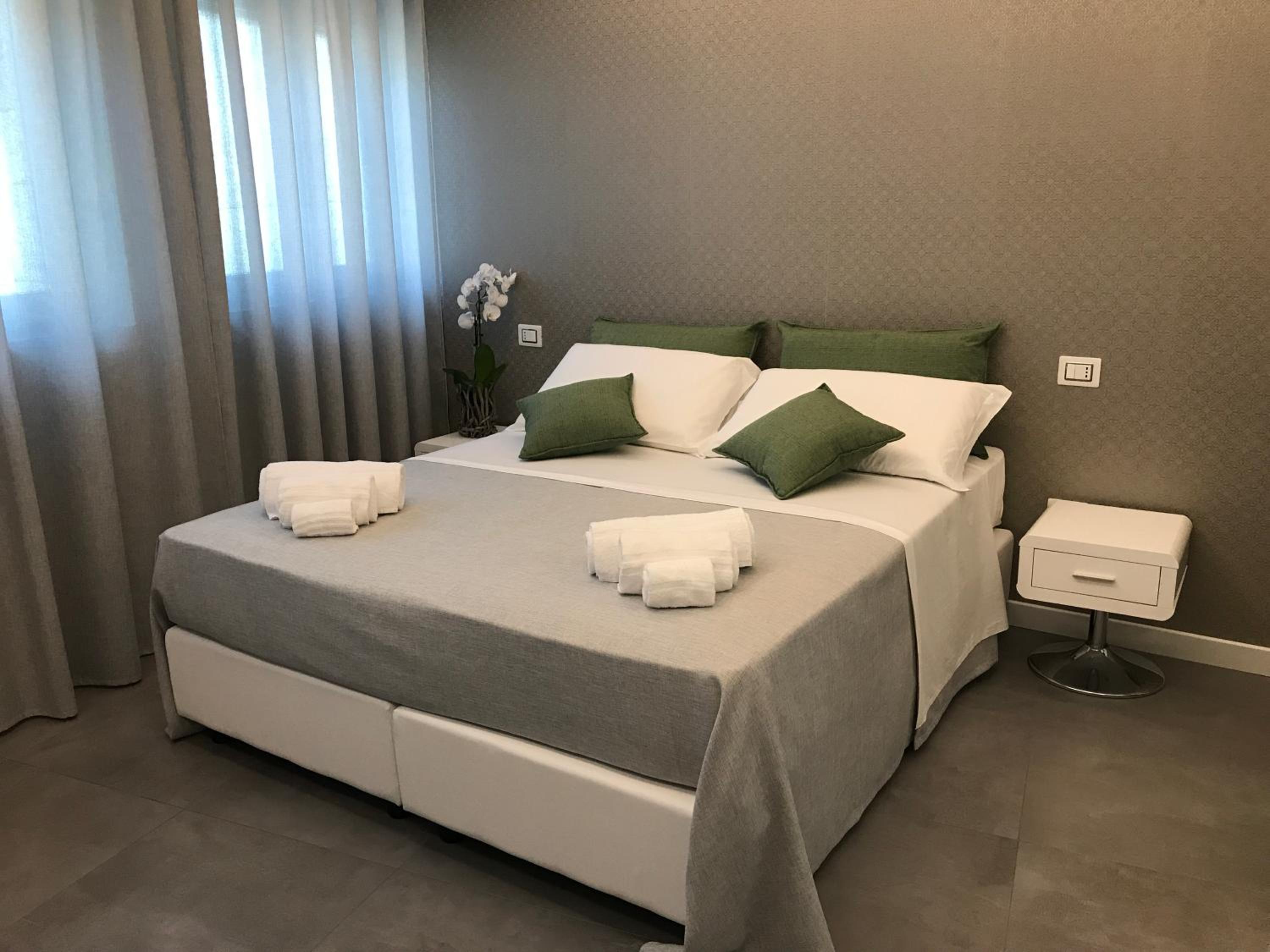 Double or Twin Room with Private Bathroom photo 2