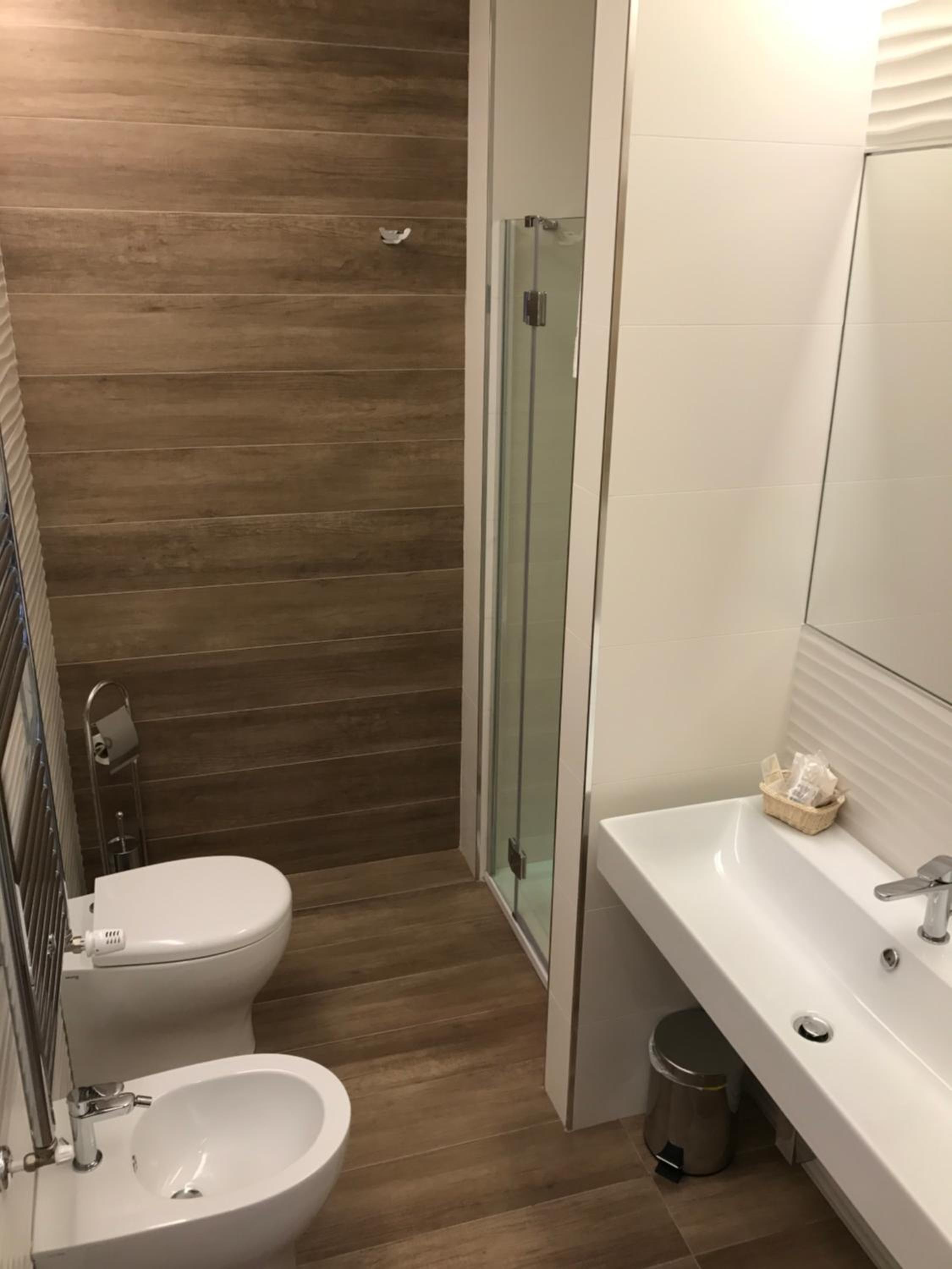 Double or Twin Room with Private Bathroom photo 3